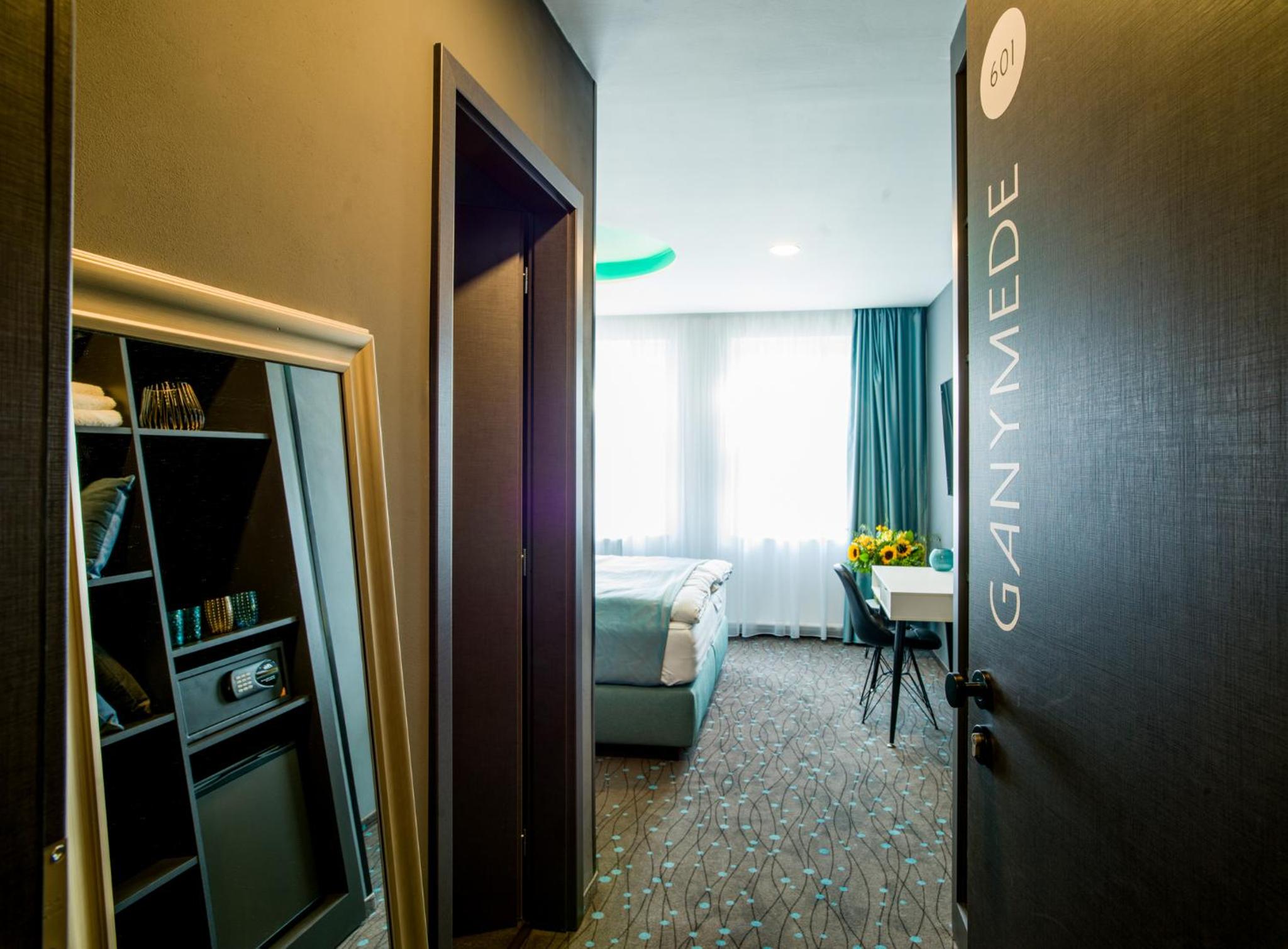 Superior Double or Twin Room thumbnail 5