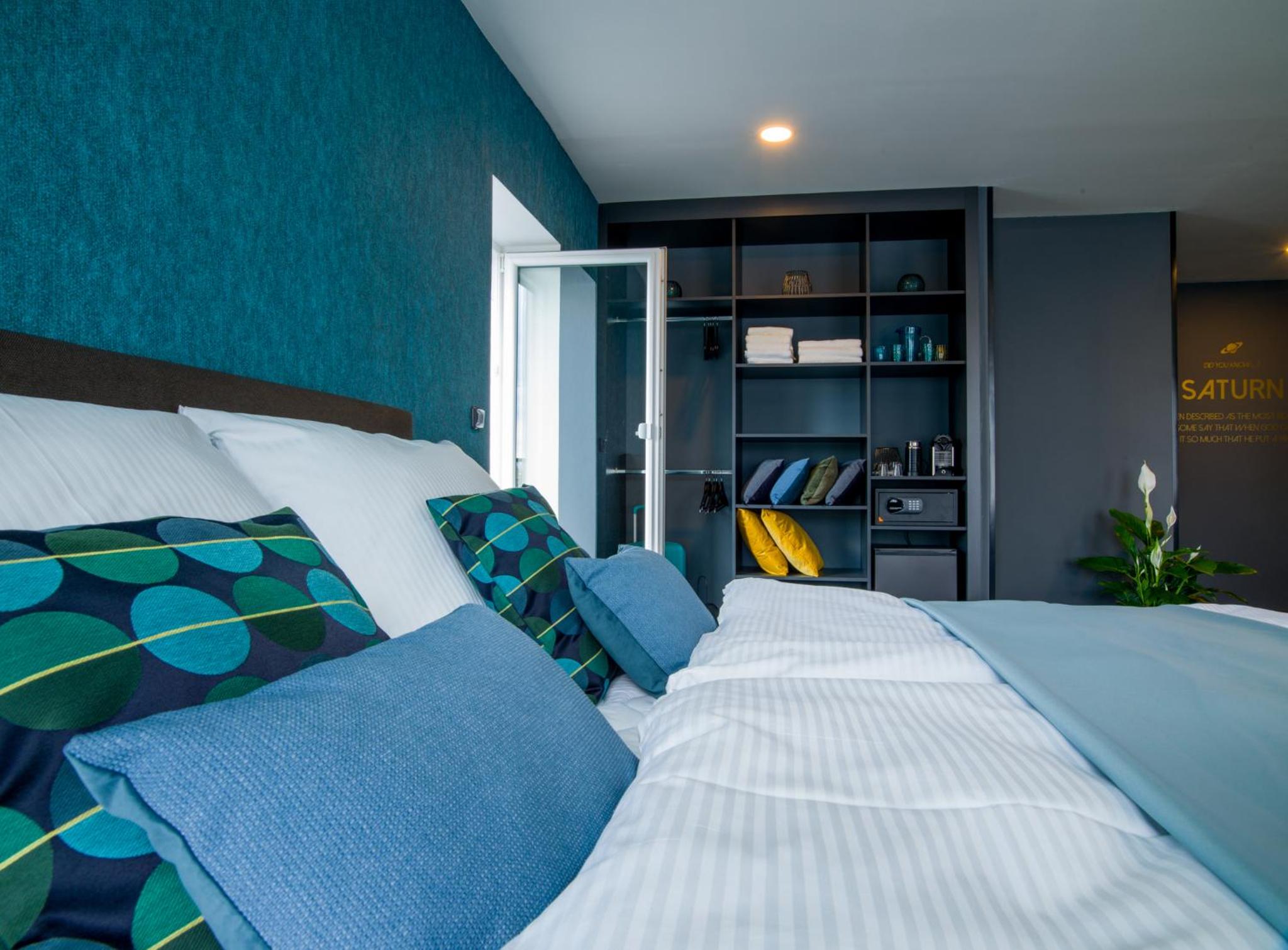 Deluxe Suite with Terrace thumbnail 5