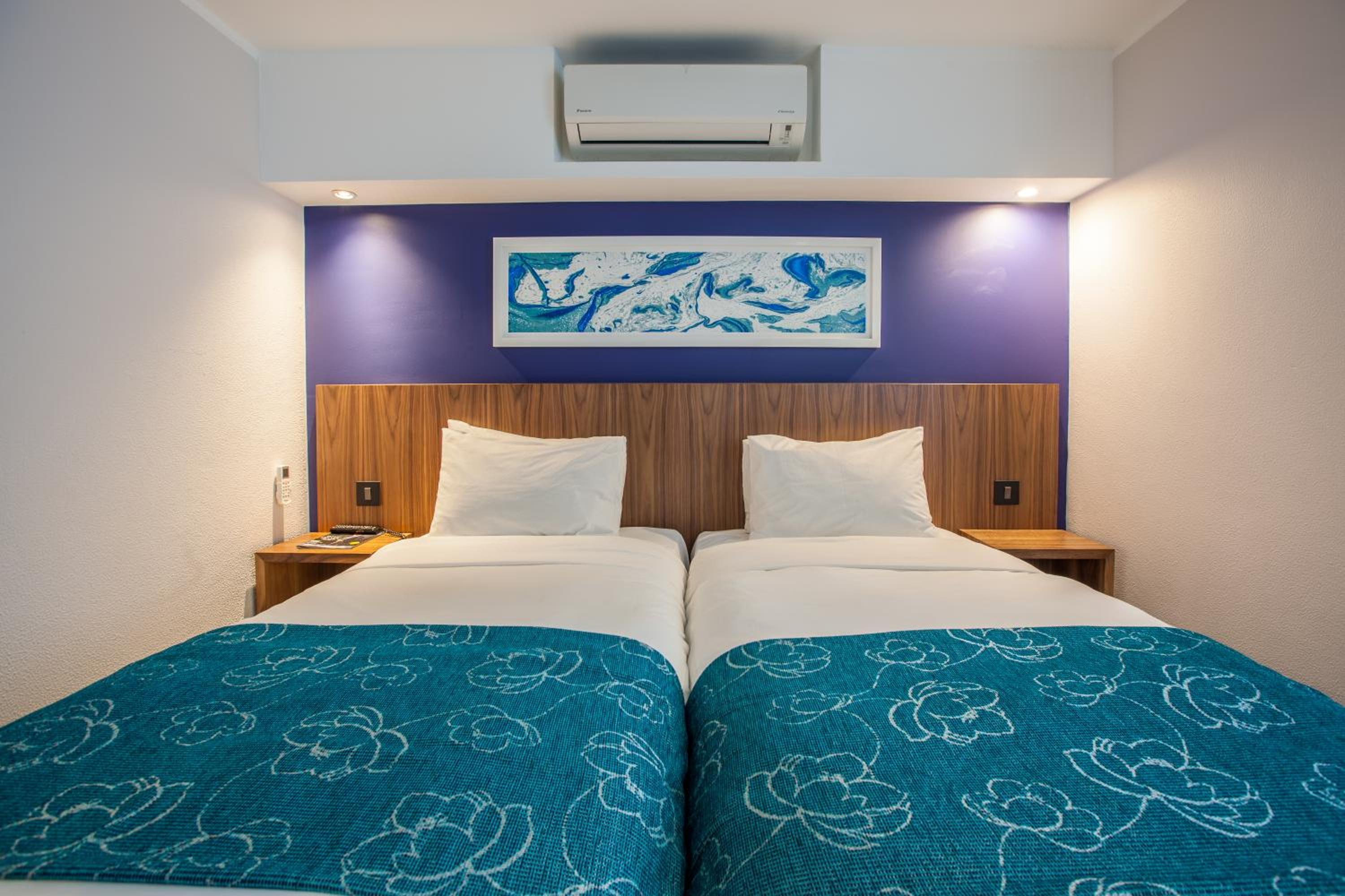 Twin Room - Non-Smoking photo 3