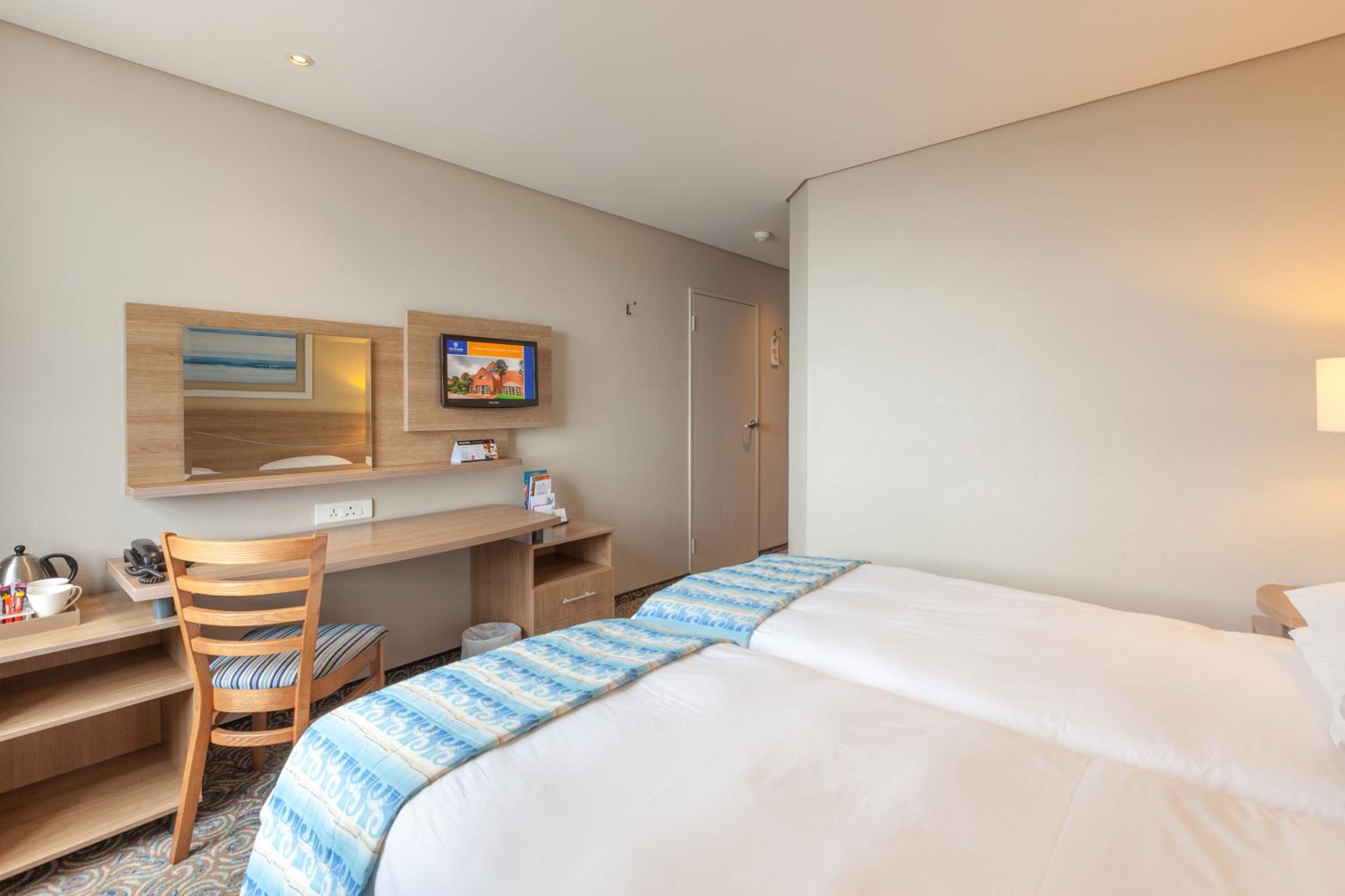 Twin Room - Non Smoking photo 2