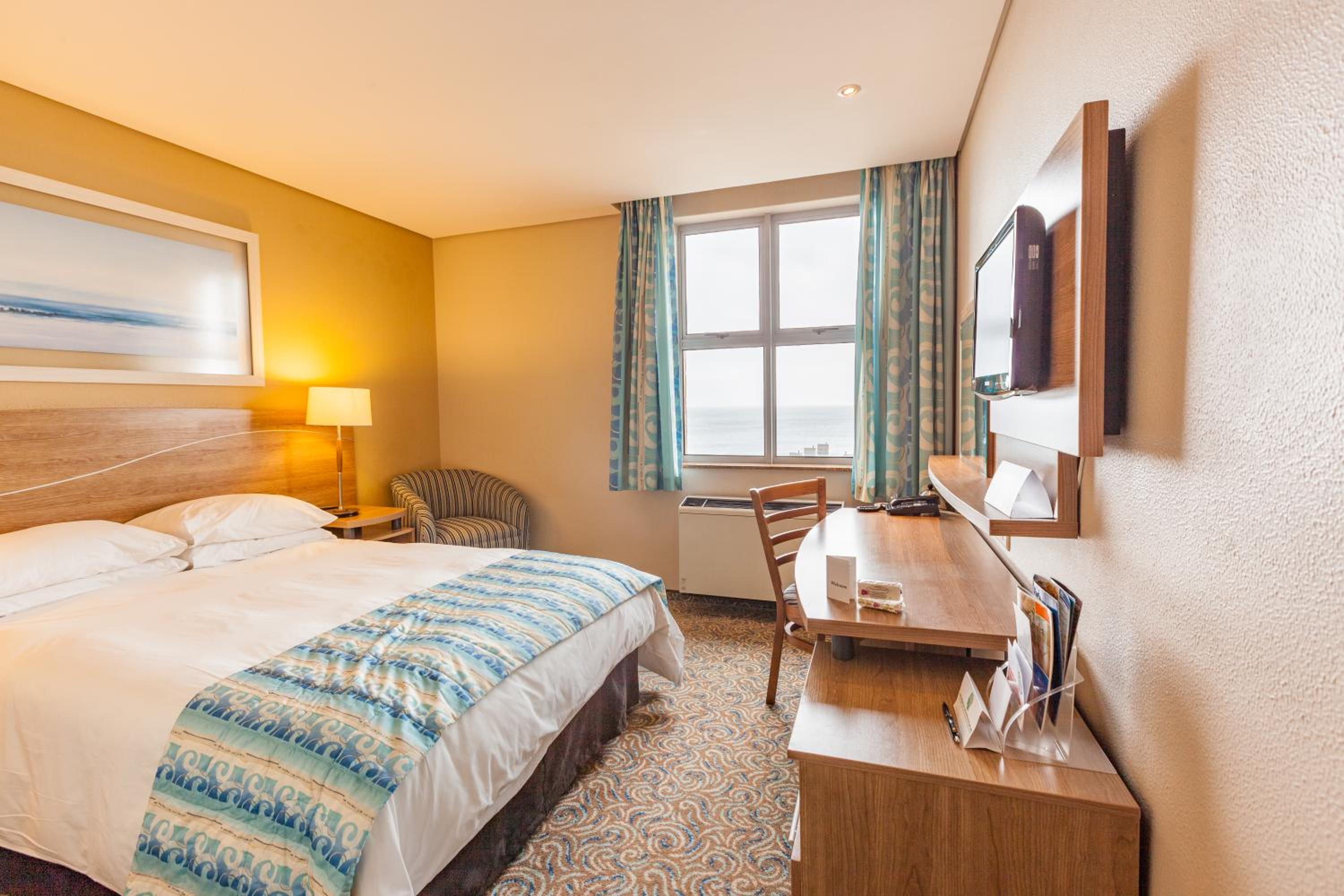 Double Room - Non-Smoking with Ocean View photo 1