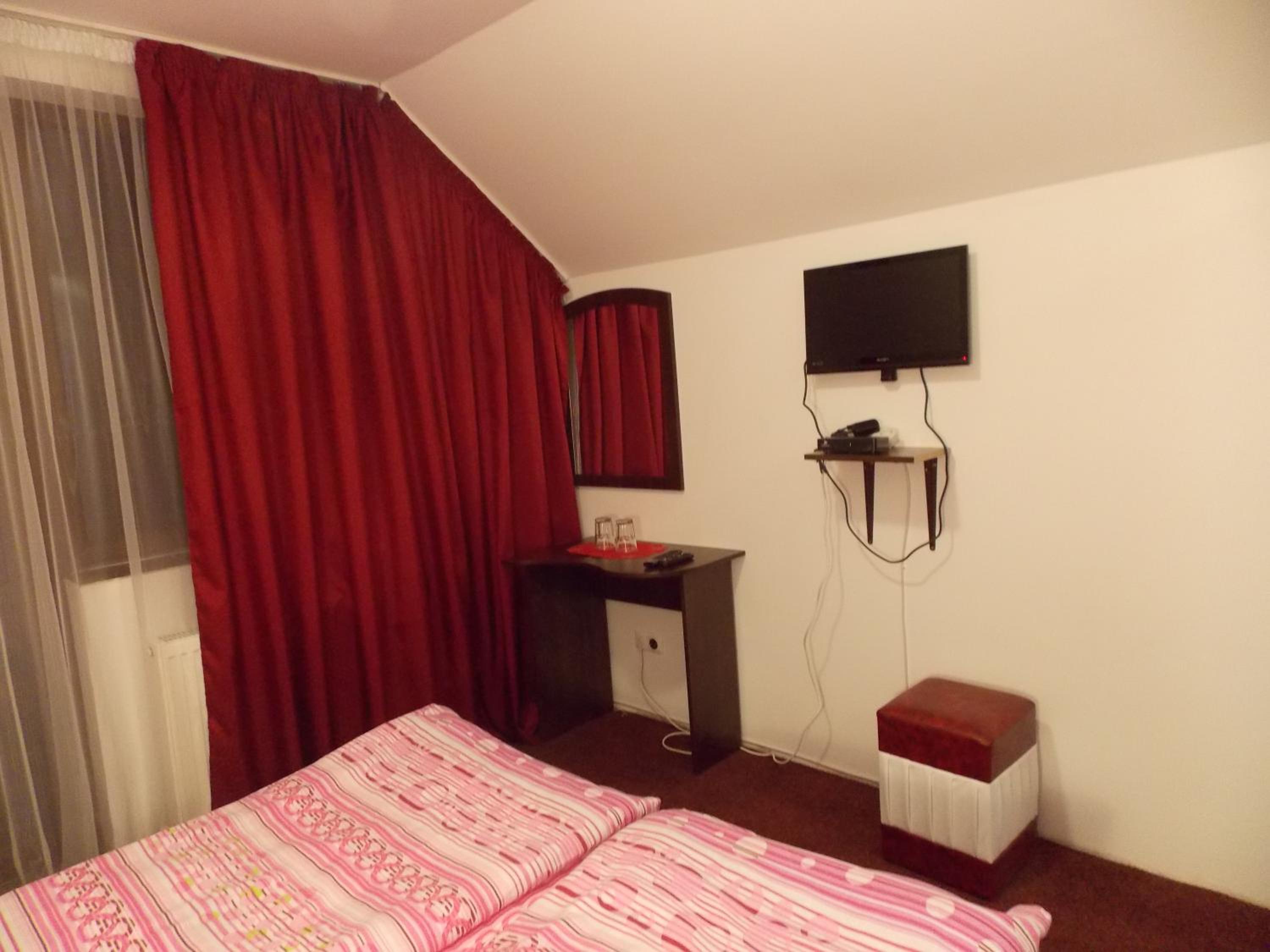 Double Room - Photo 7
