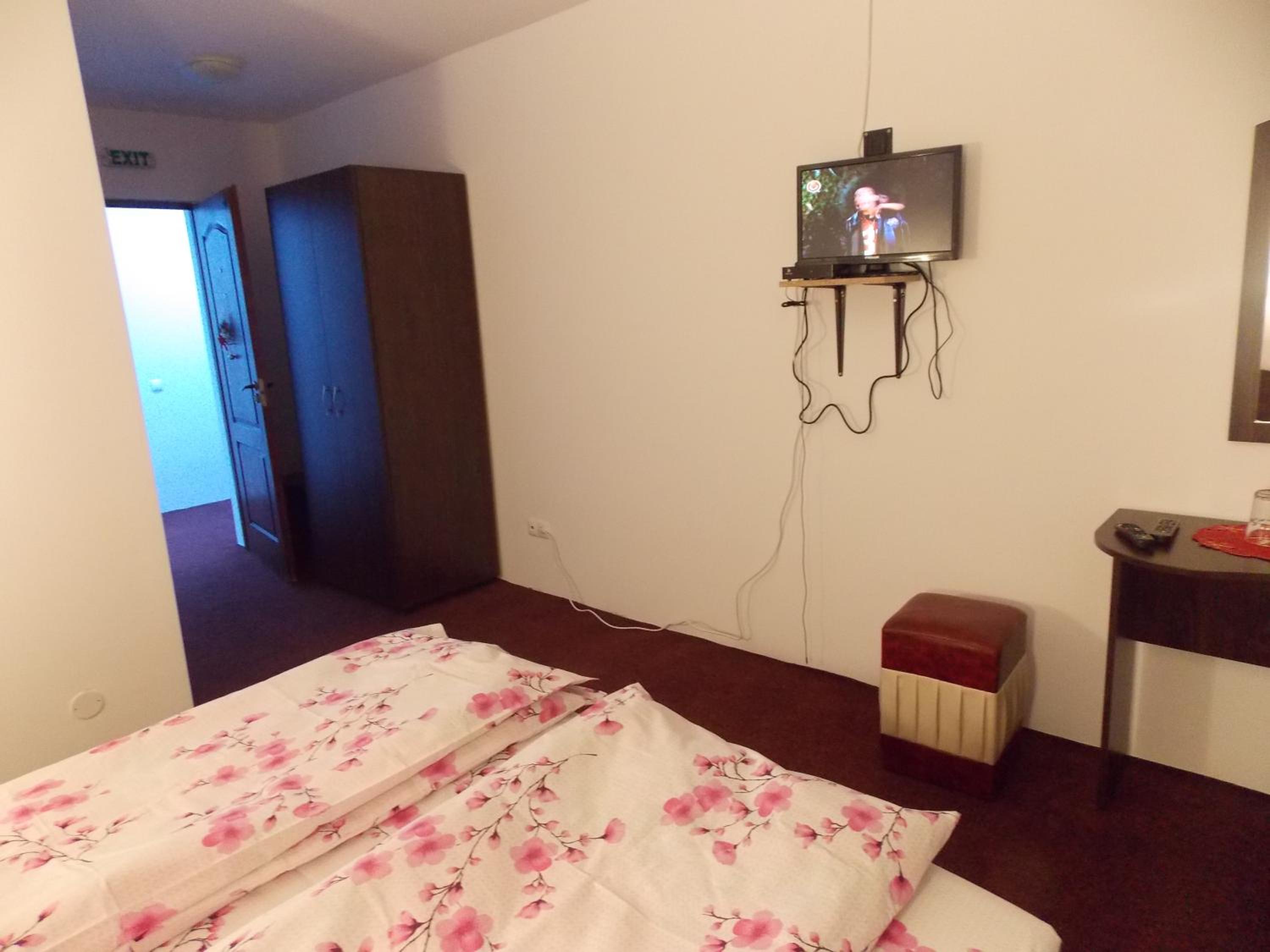 Double Room - Photo 6