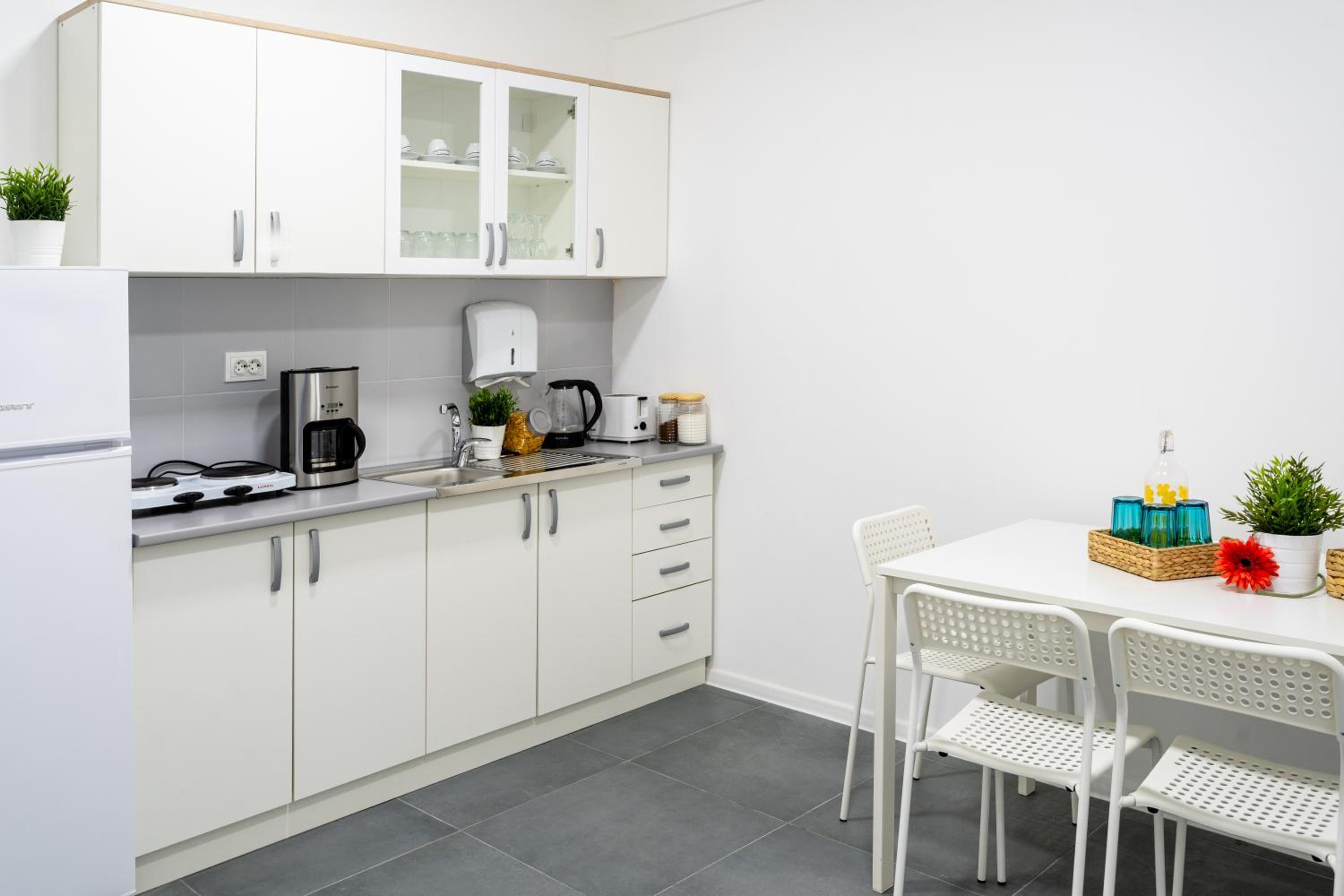 One-Bedroom Apartment - Photo 11
