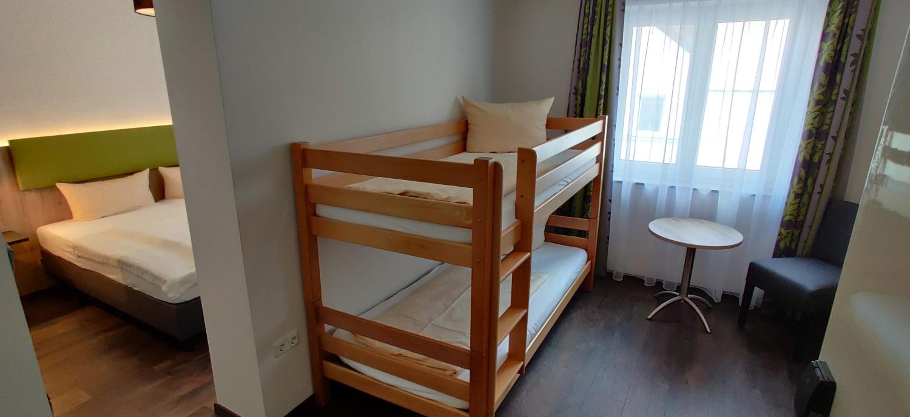 Quadruple Room - Photo 5