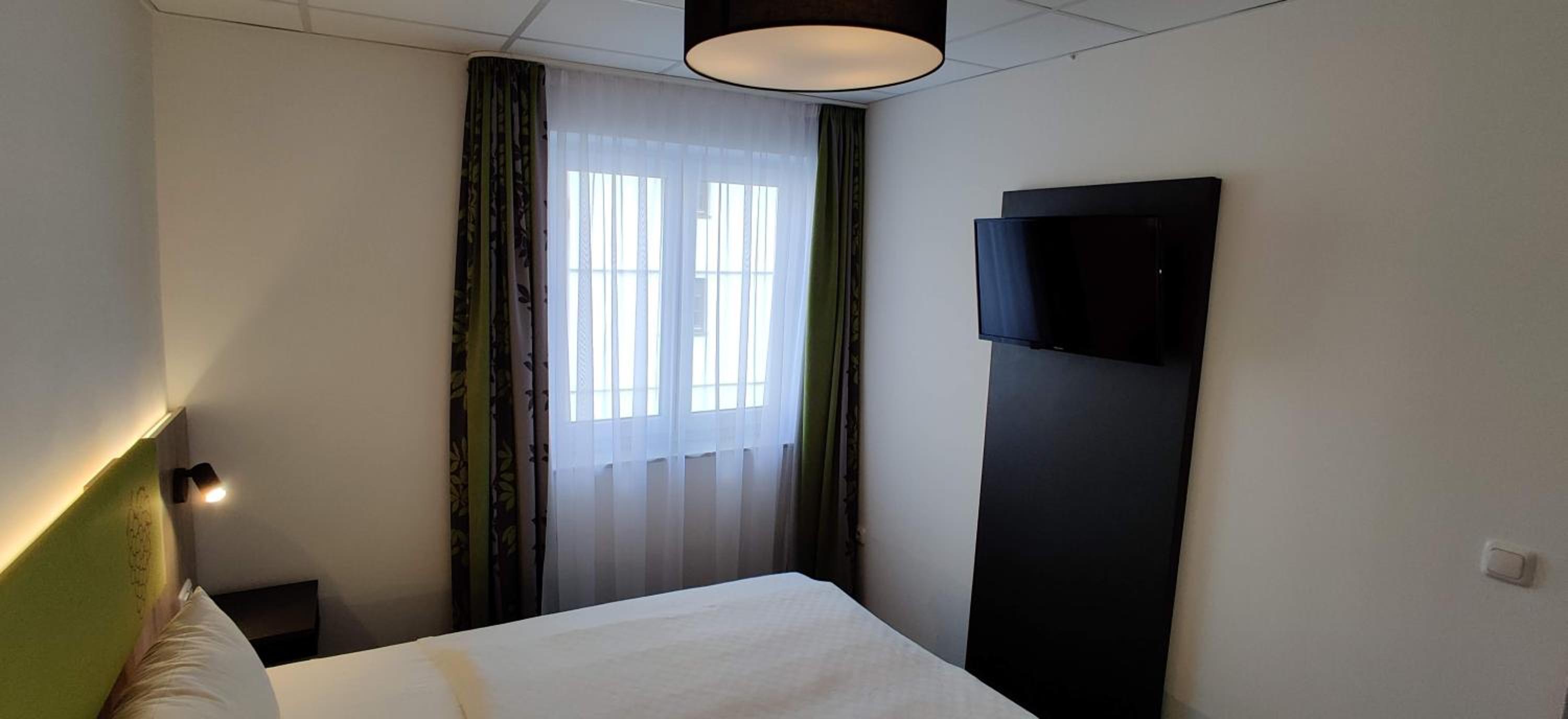 Quadruple Room - Photo 9