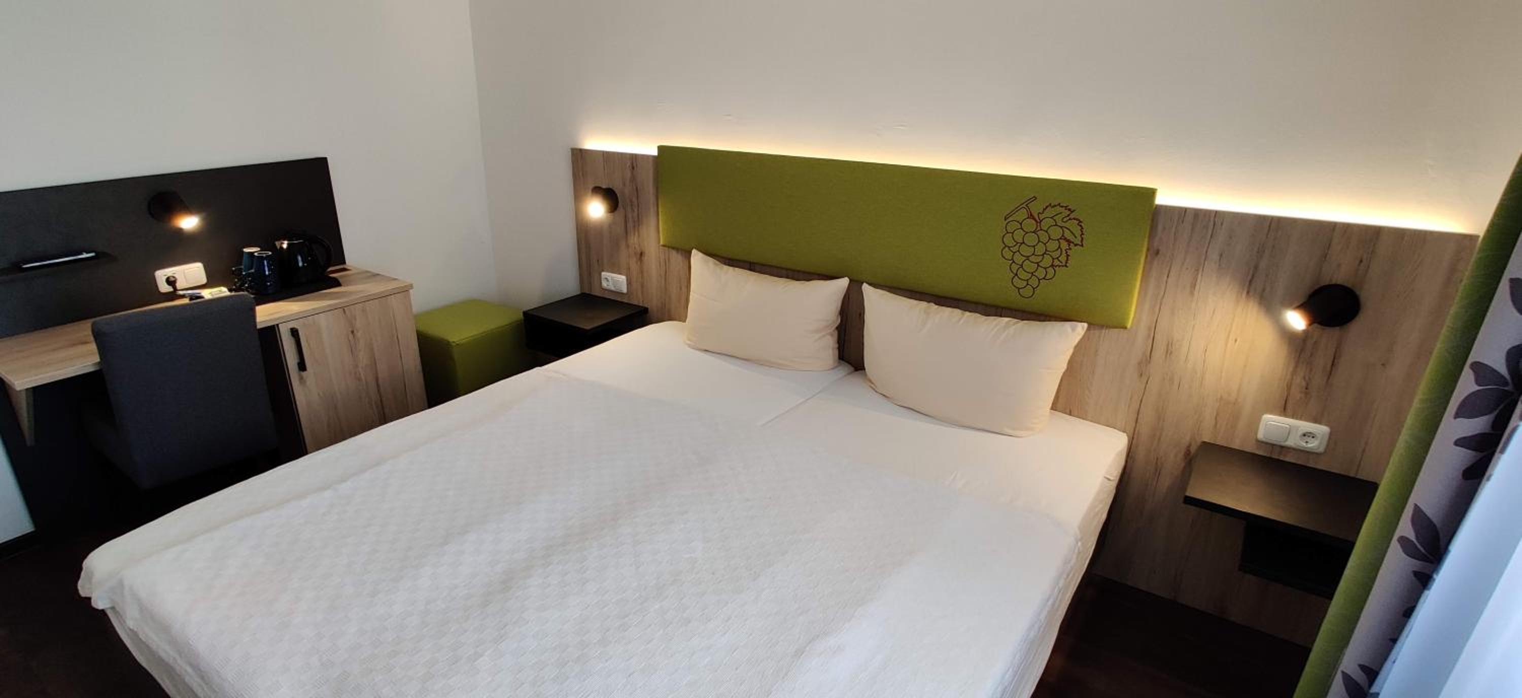 Quadruple Room - Photo 12