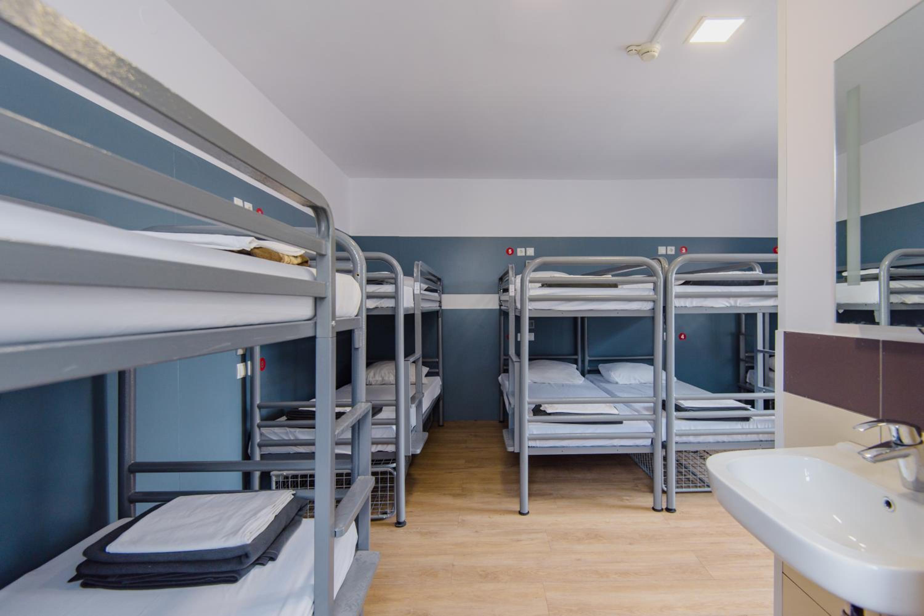 10-Bed Mixed Dormitory Room photo 1