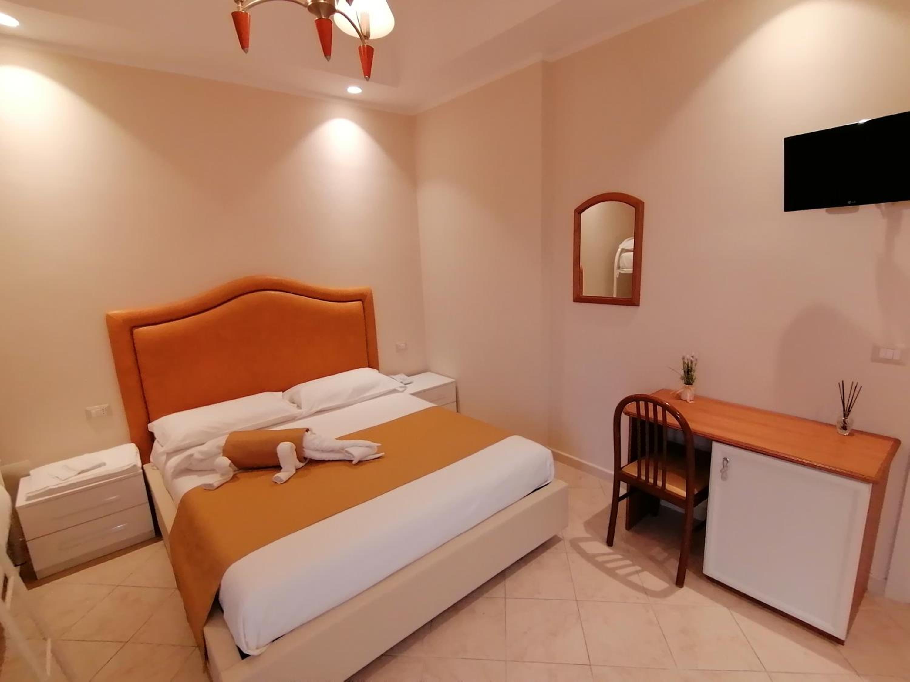 Quadruple Room with Balcony and Vesuvius View