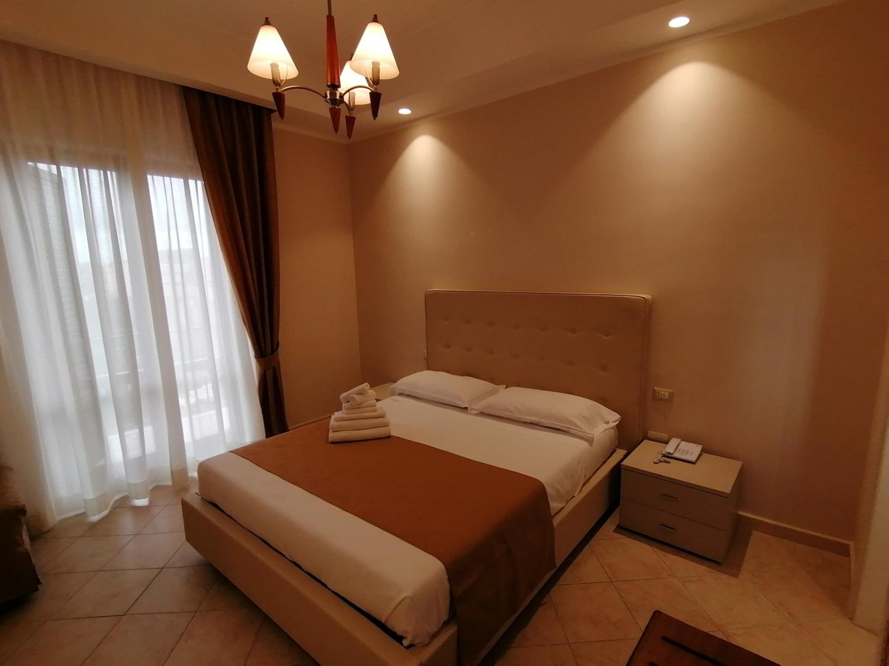 Triple Room with Balcony and Vesuvius View