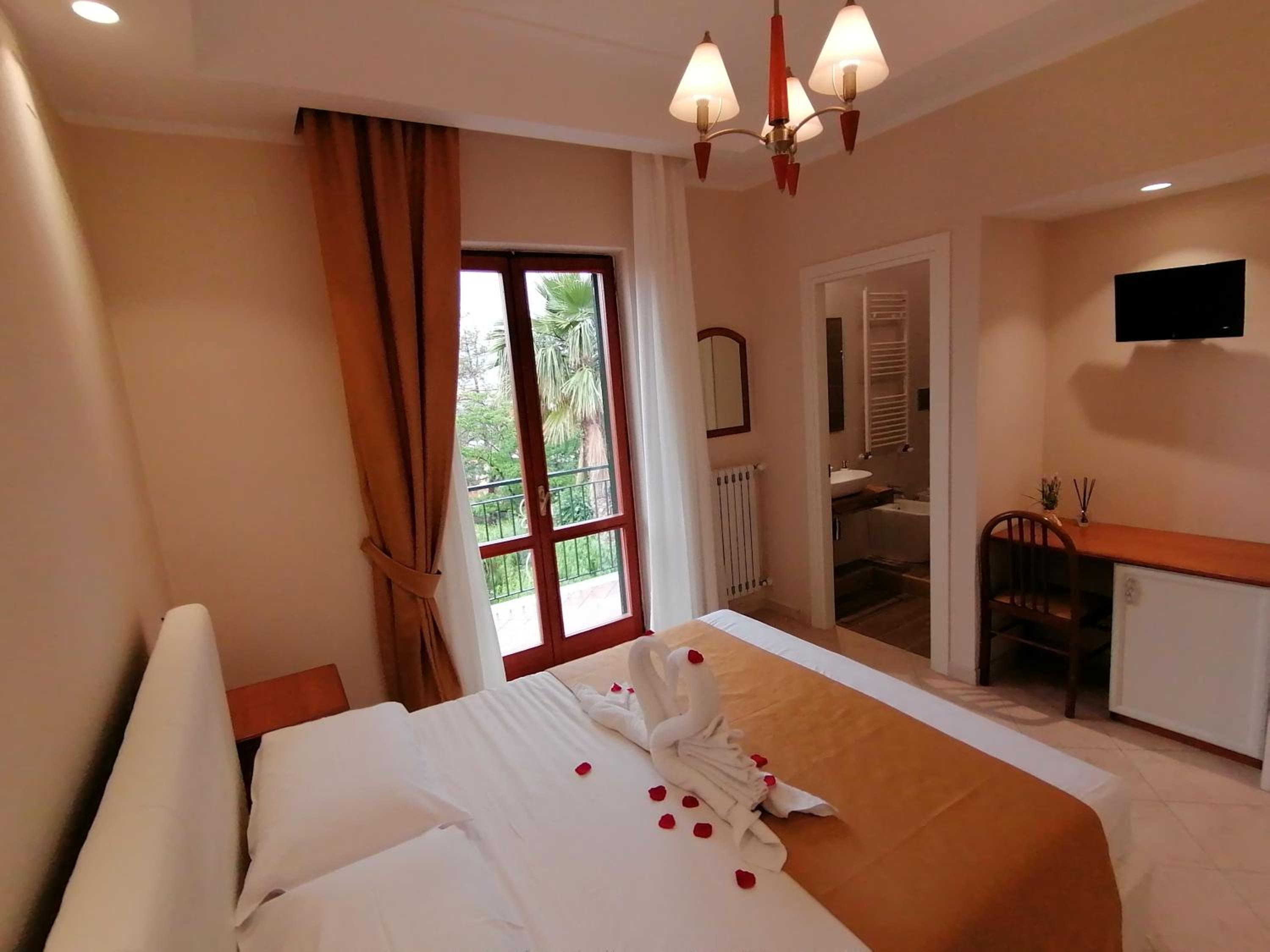 Double Room with Balcony and Vesuvius View