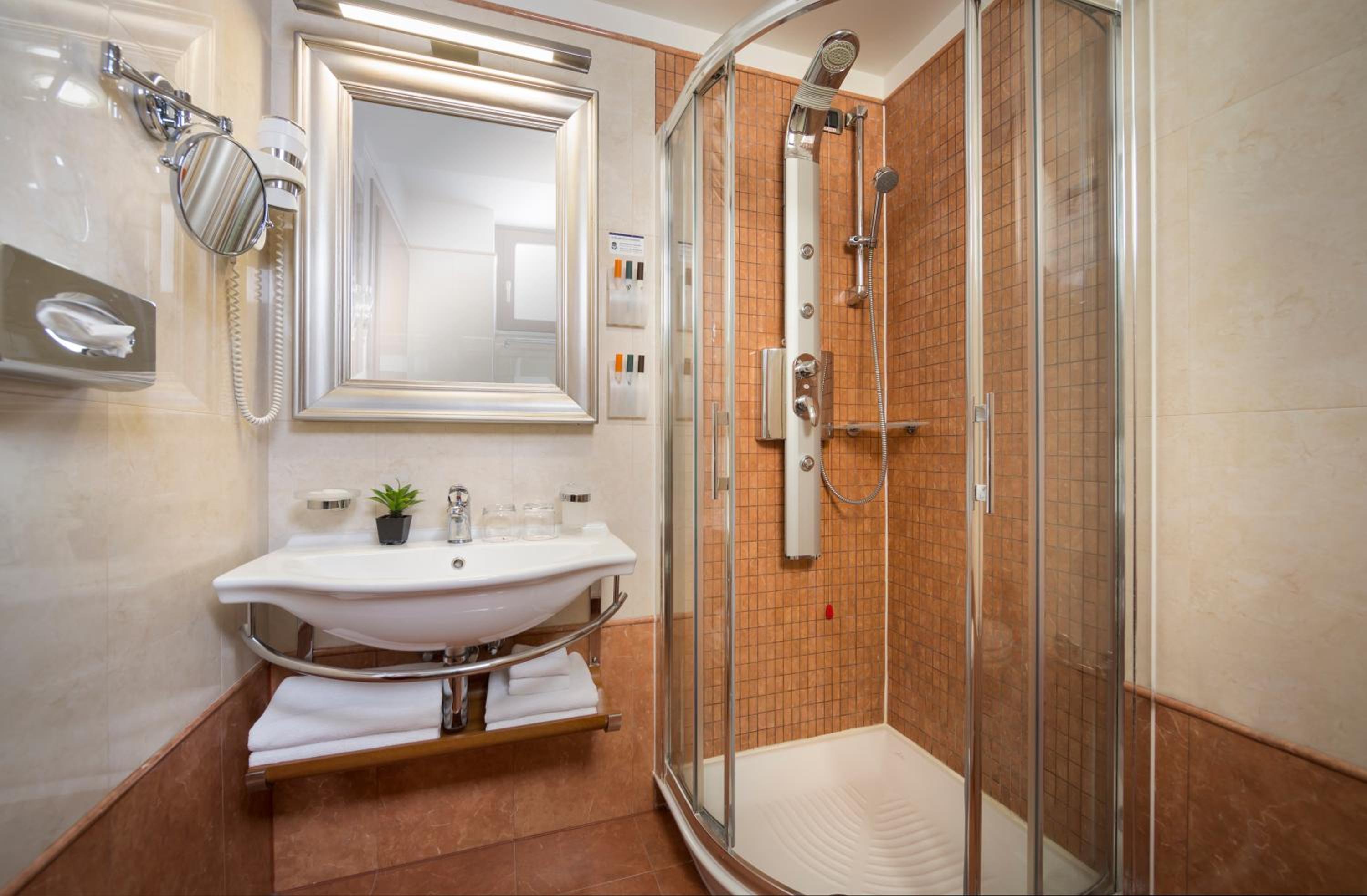 Executive Double Room - Photo 10