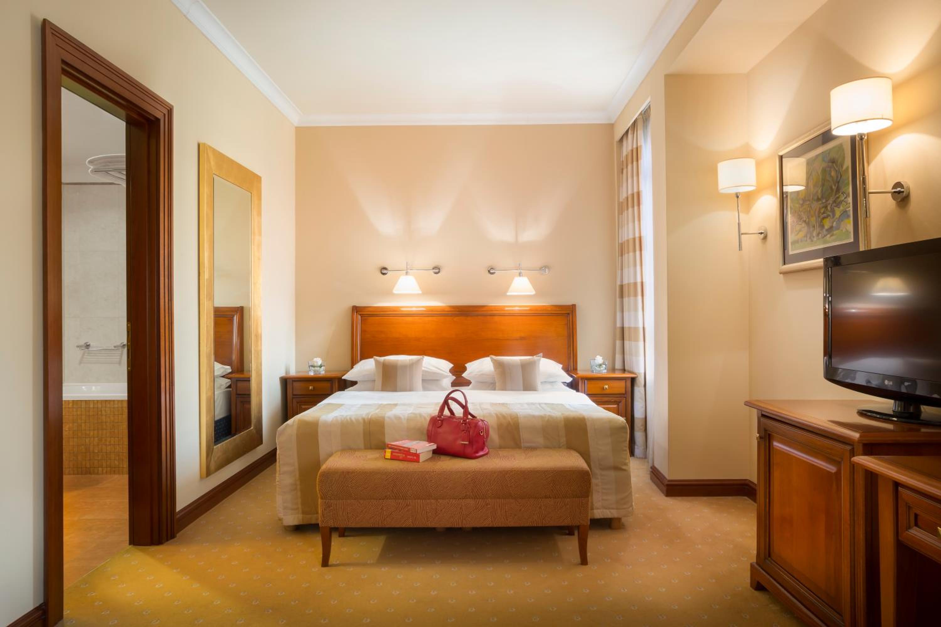 Executive Double Room - Photo 2
