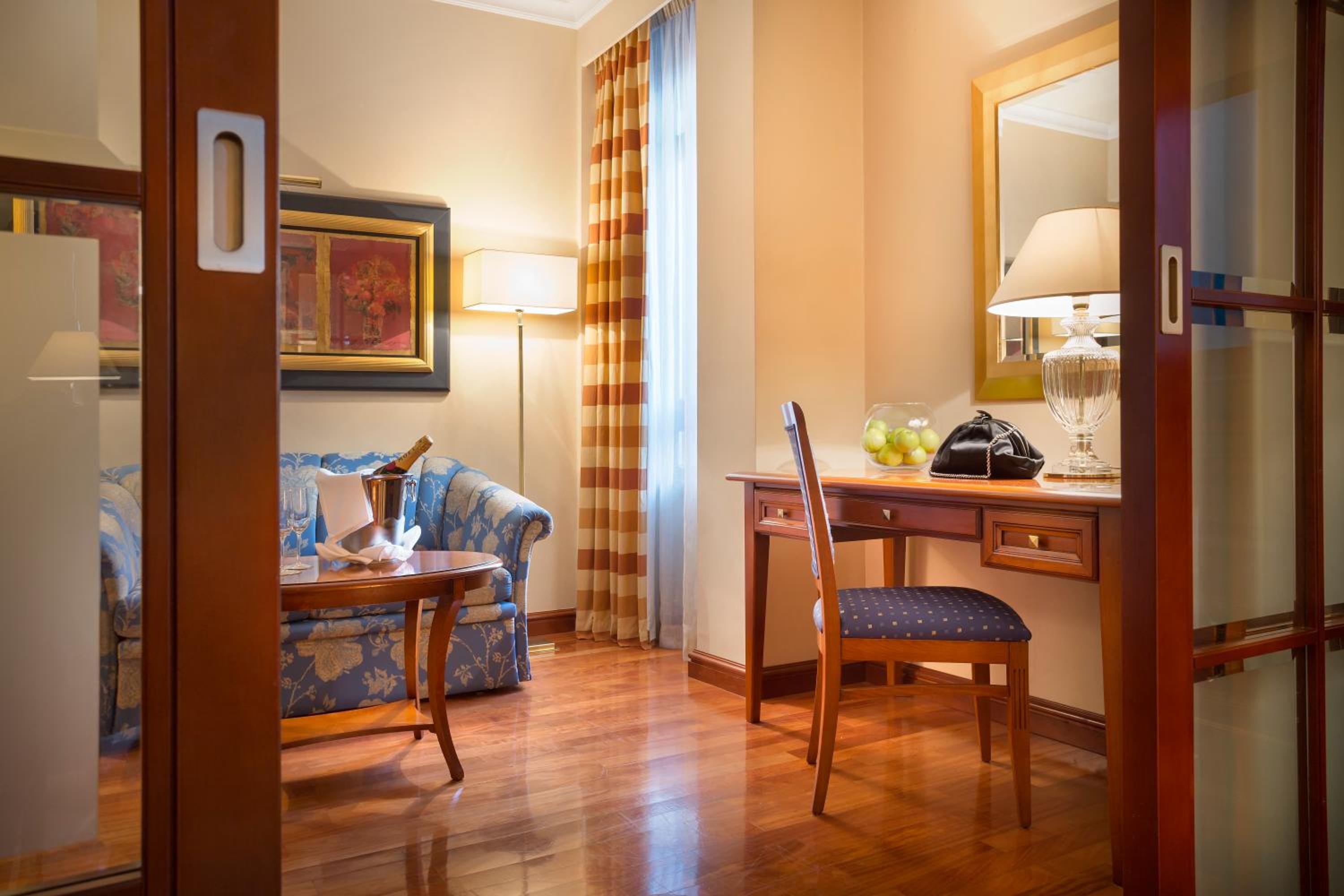 Suite - Photo 2