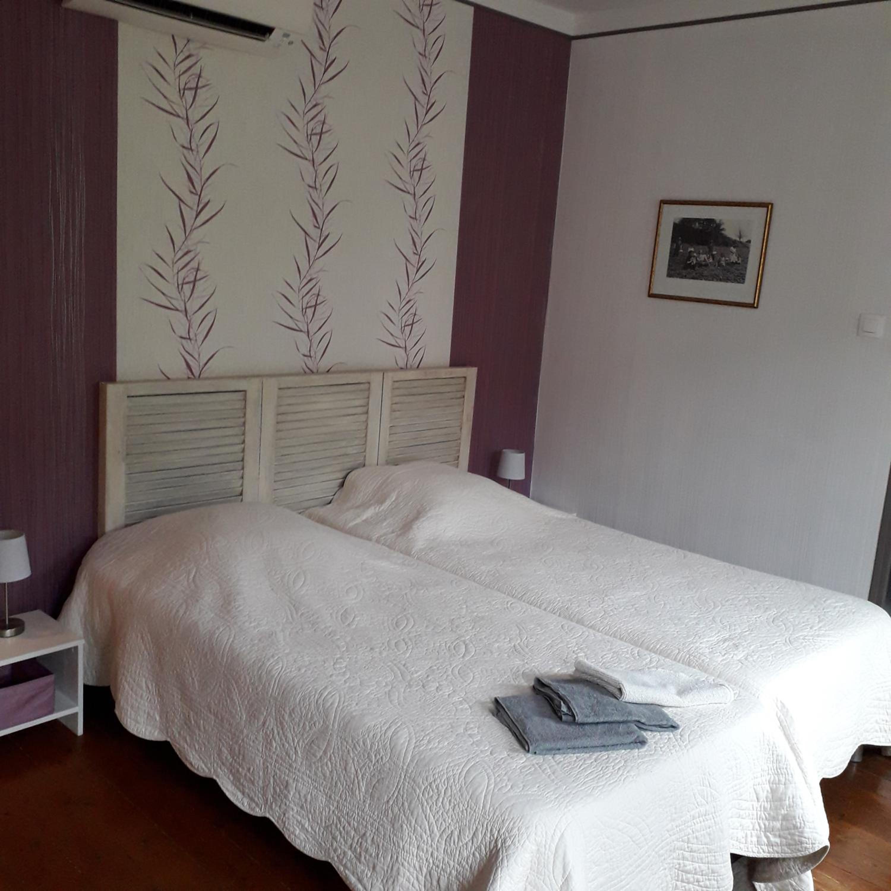 Twin Room with Private Bathroom - Photo 2