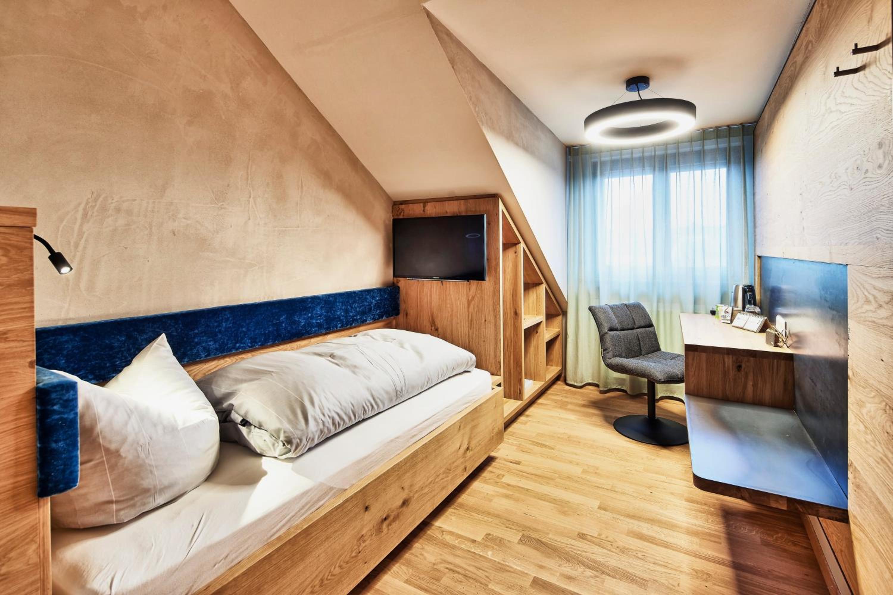 Single Room with Bathroom photo 2