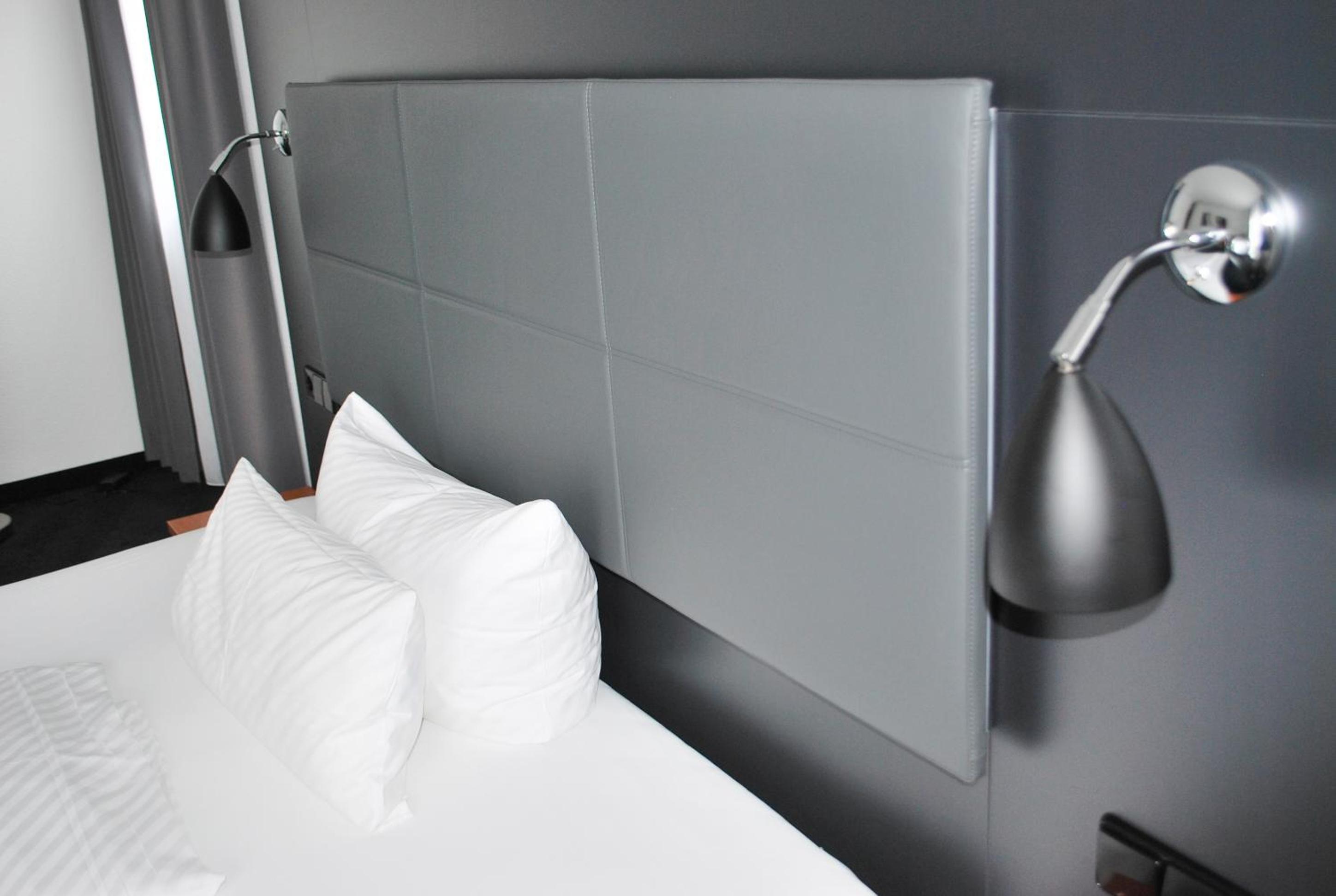 Large Double Room - Photo 3