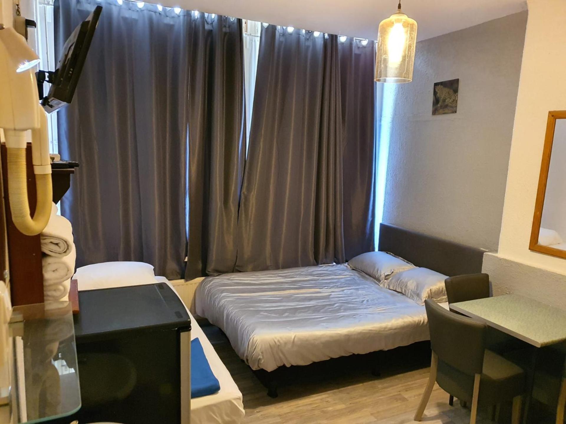 Triple Room with Shared Bathroom photo 3