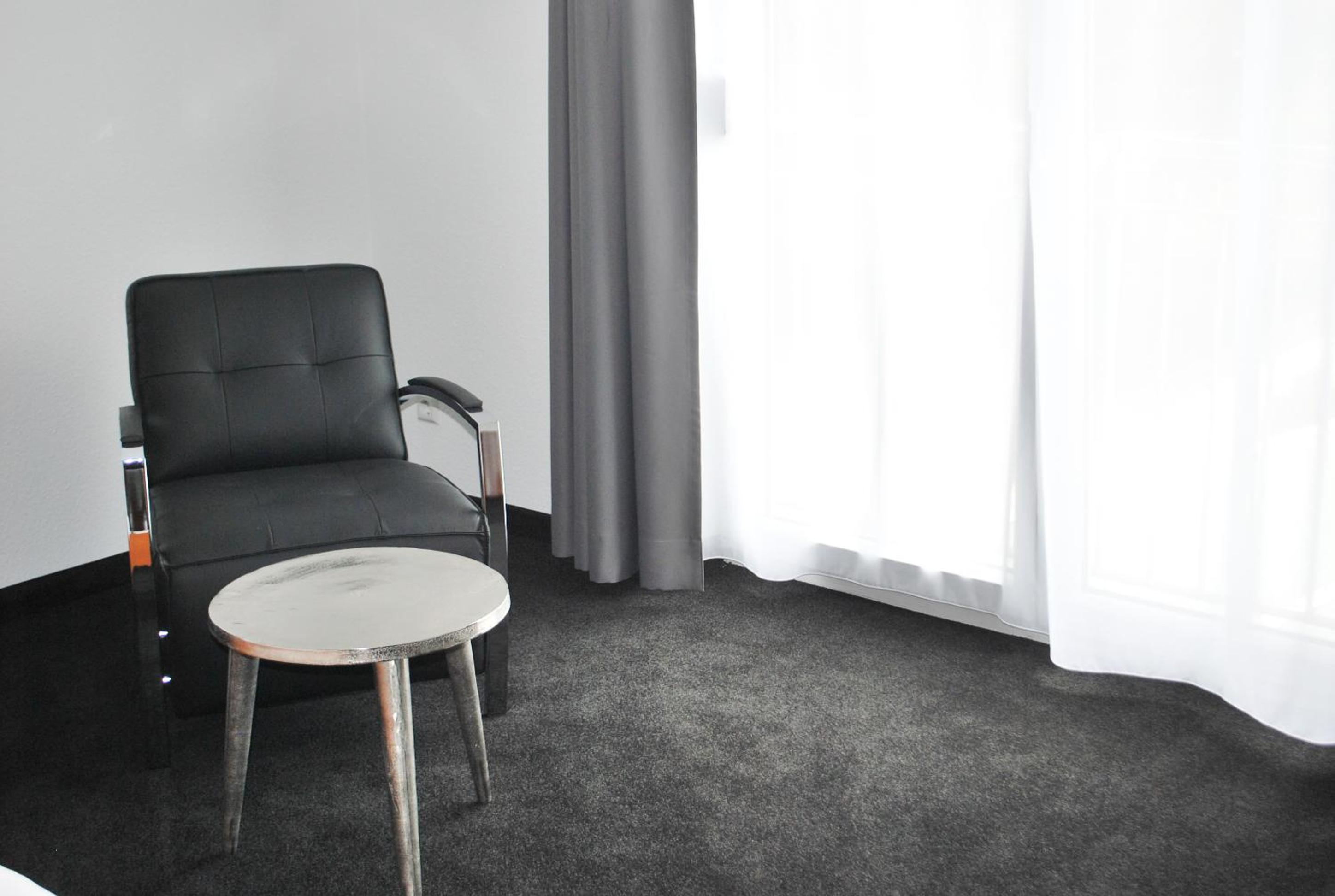 Large Double Room - Photo 4