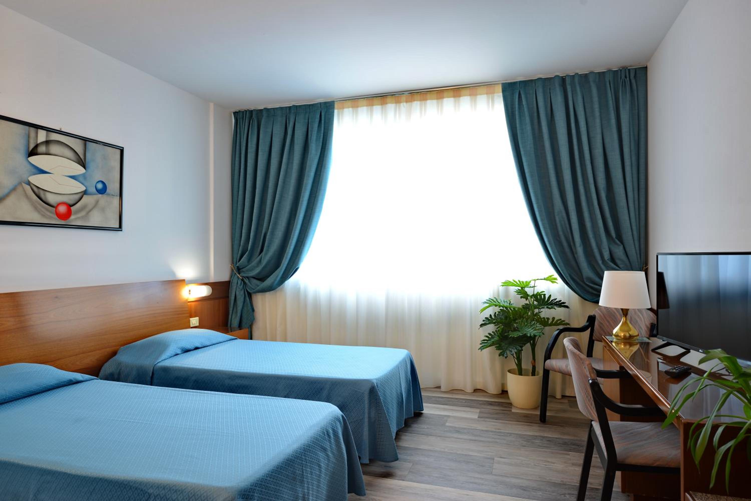 Double Or Twin Room With Extra Bed photo 3