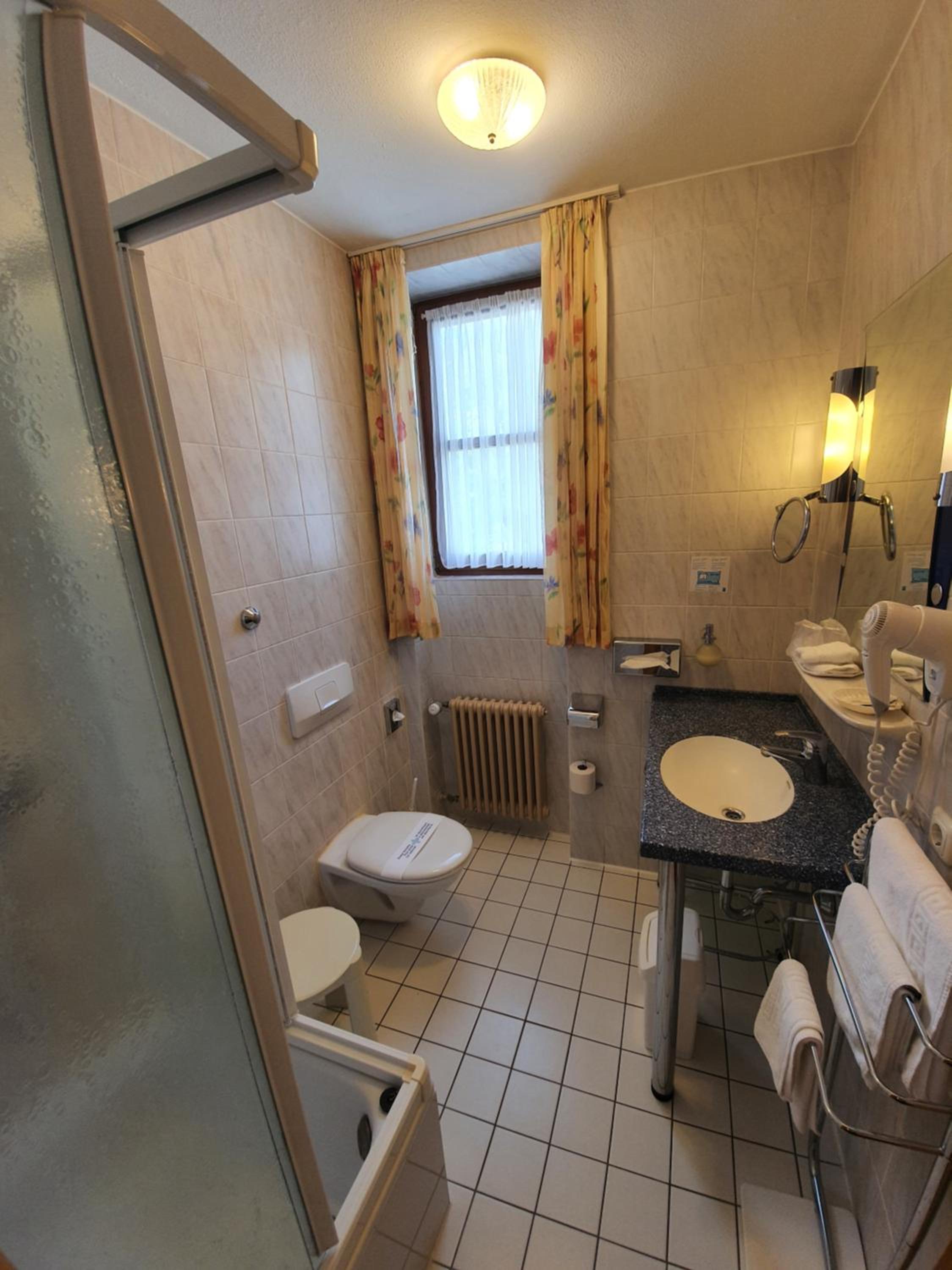 Twin Room - Photo 3