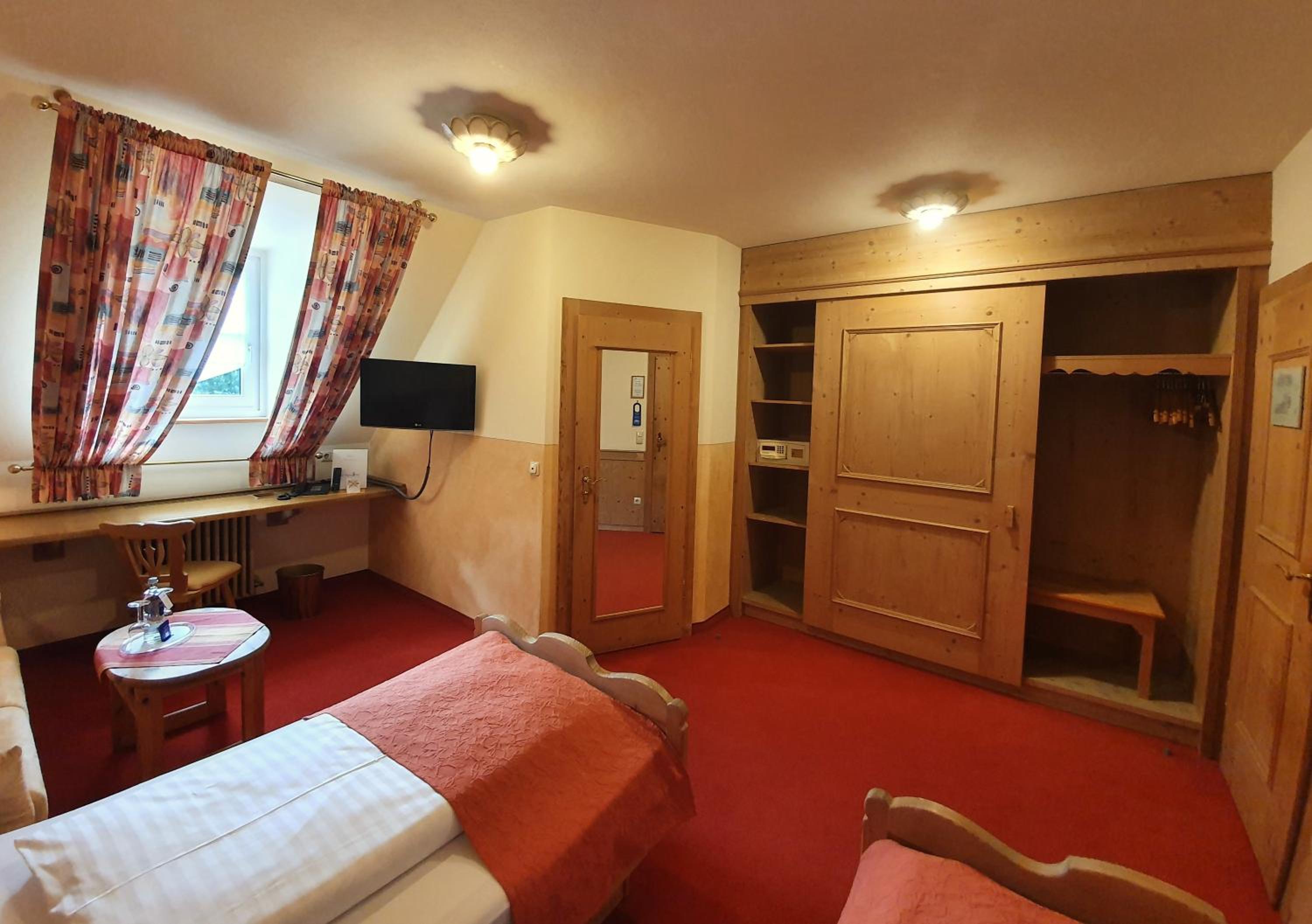Twin Room - Photo 2