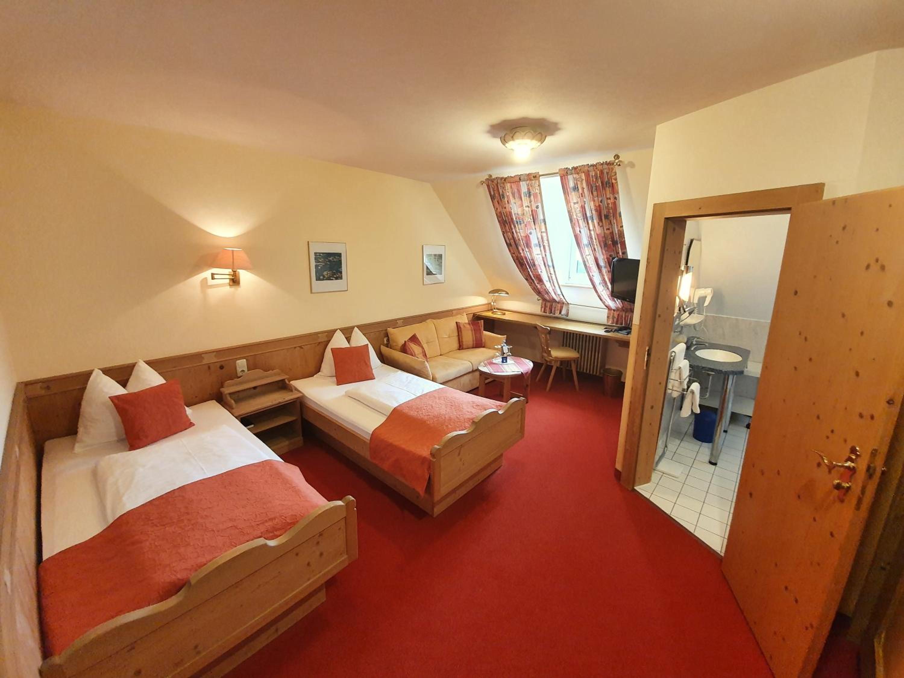 Twin Room - Photo 9