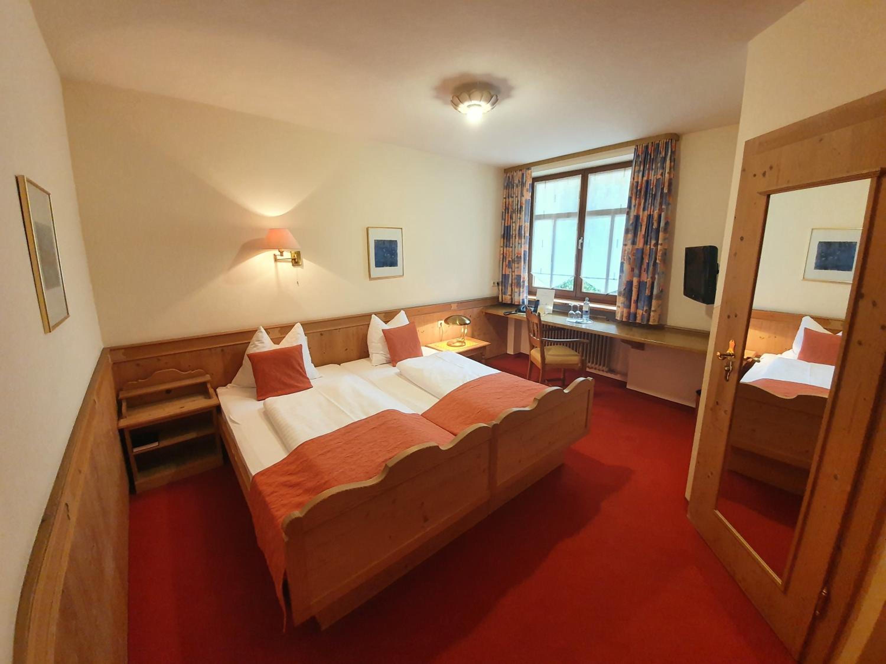 Standard King Room - Photo 6