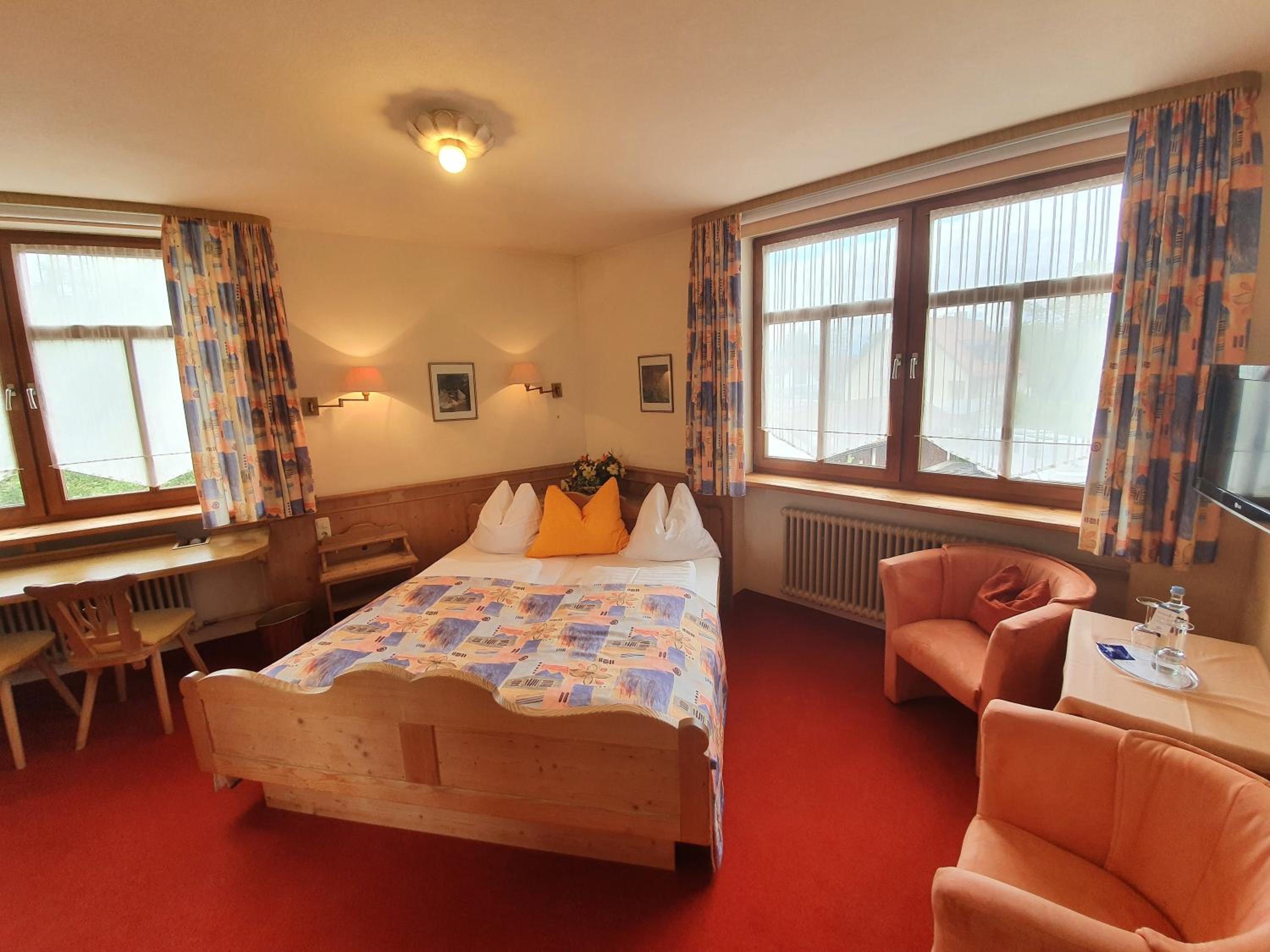 Standard King Room - Photo 9