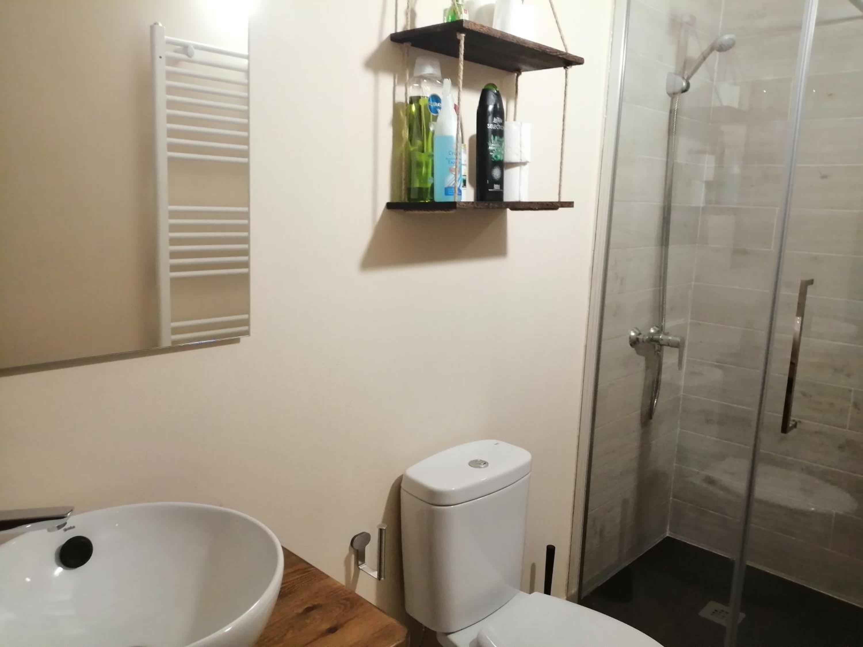 Deluxe King Room - Photo 6
