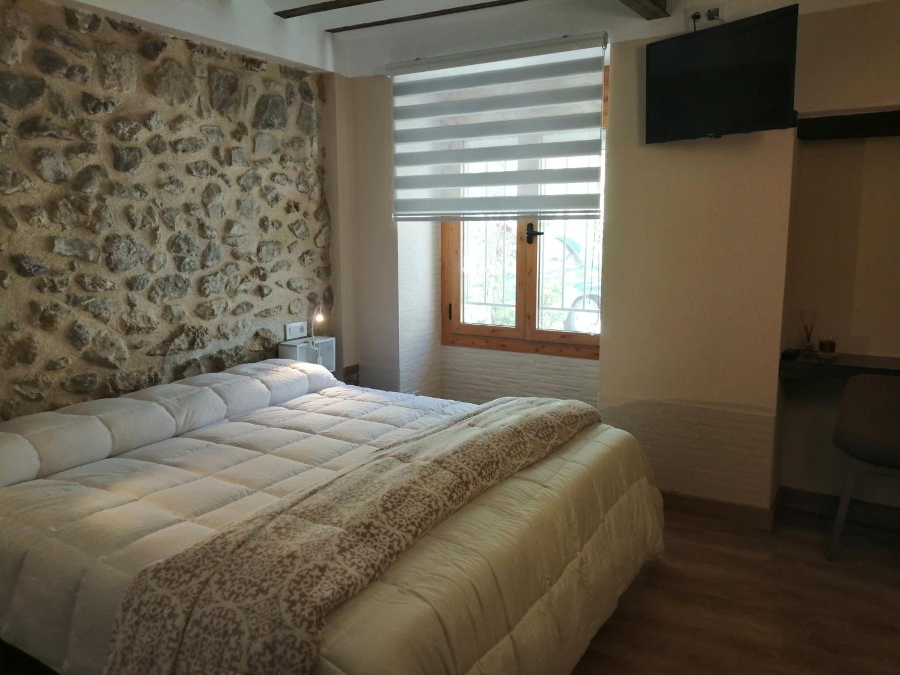 Deluxe King Room - Photo 4