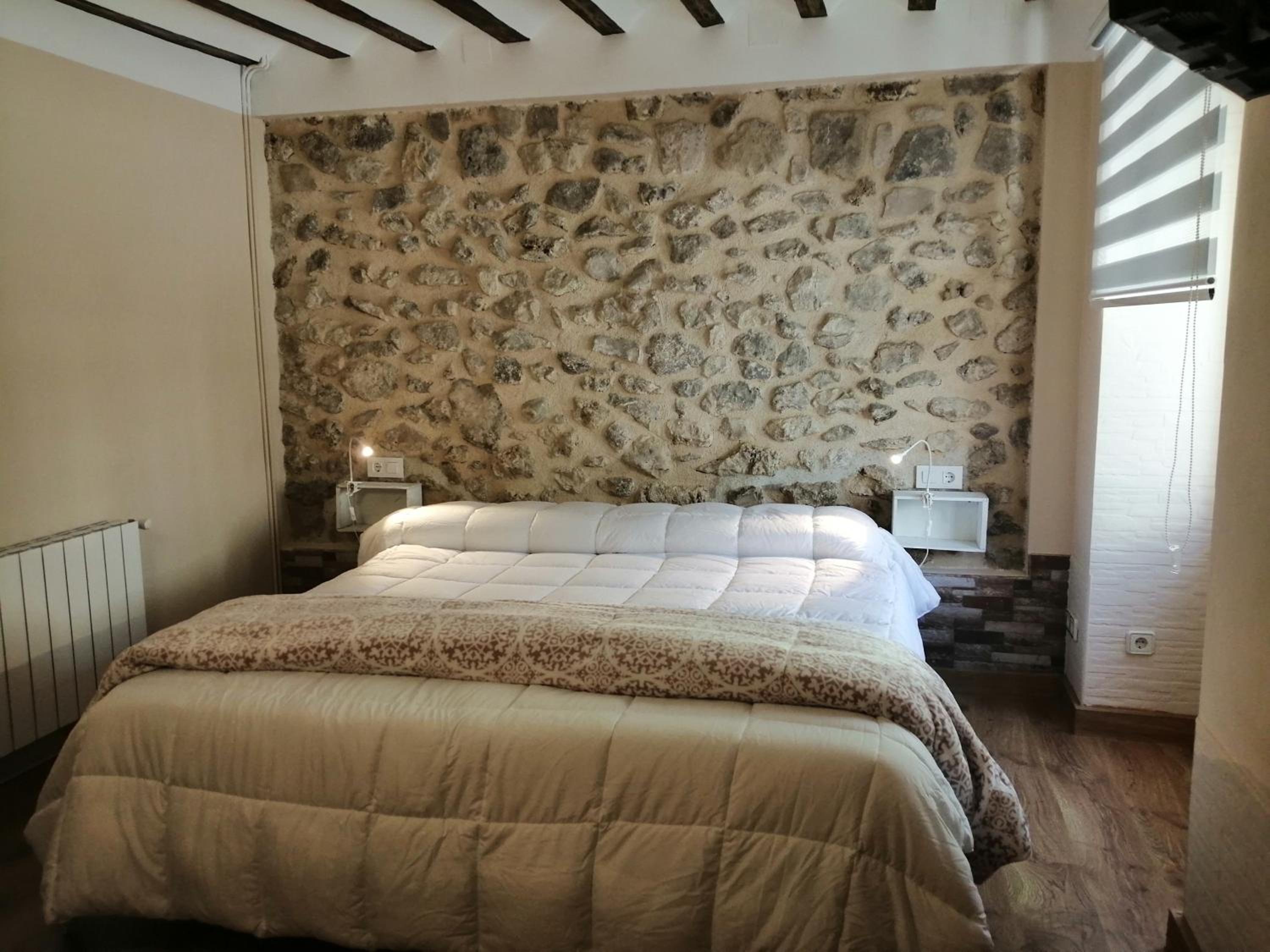 Deluxe King Room - Photo 1