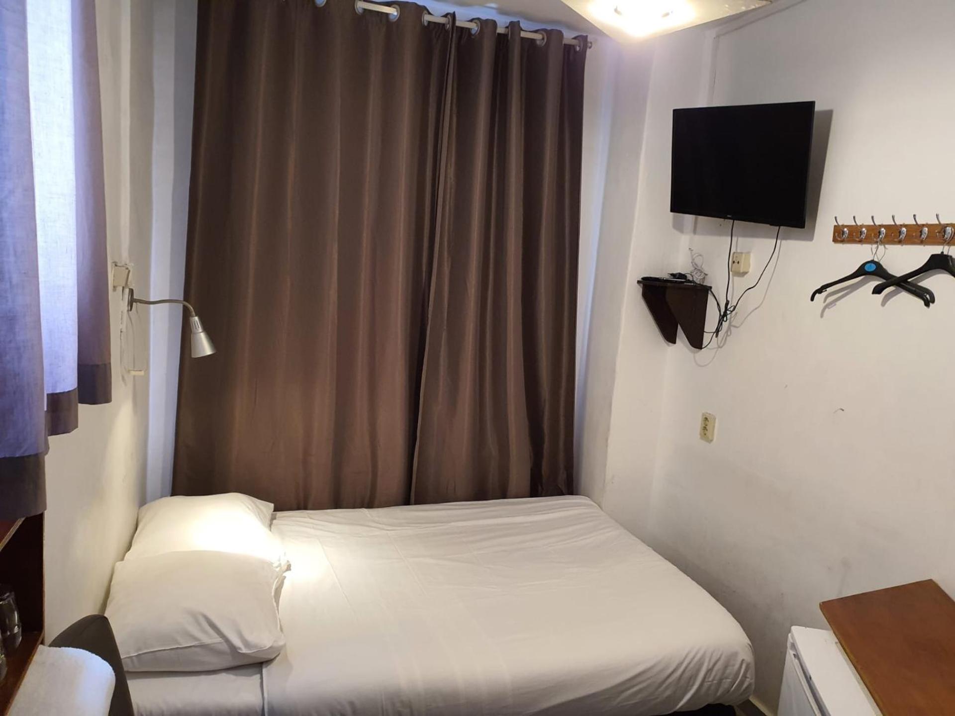 Single Room with Shared Bathroom photo 1