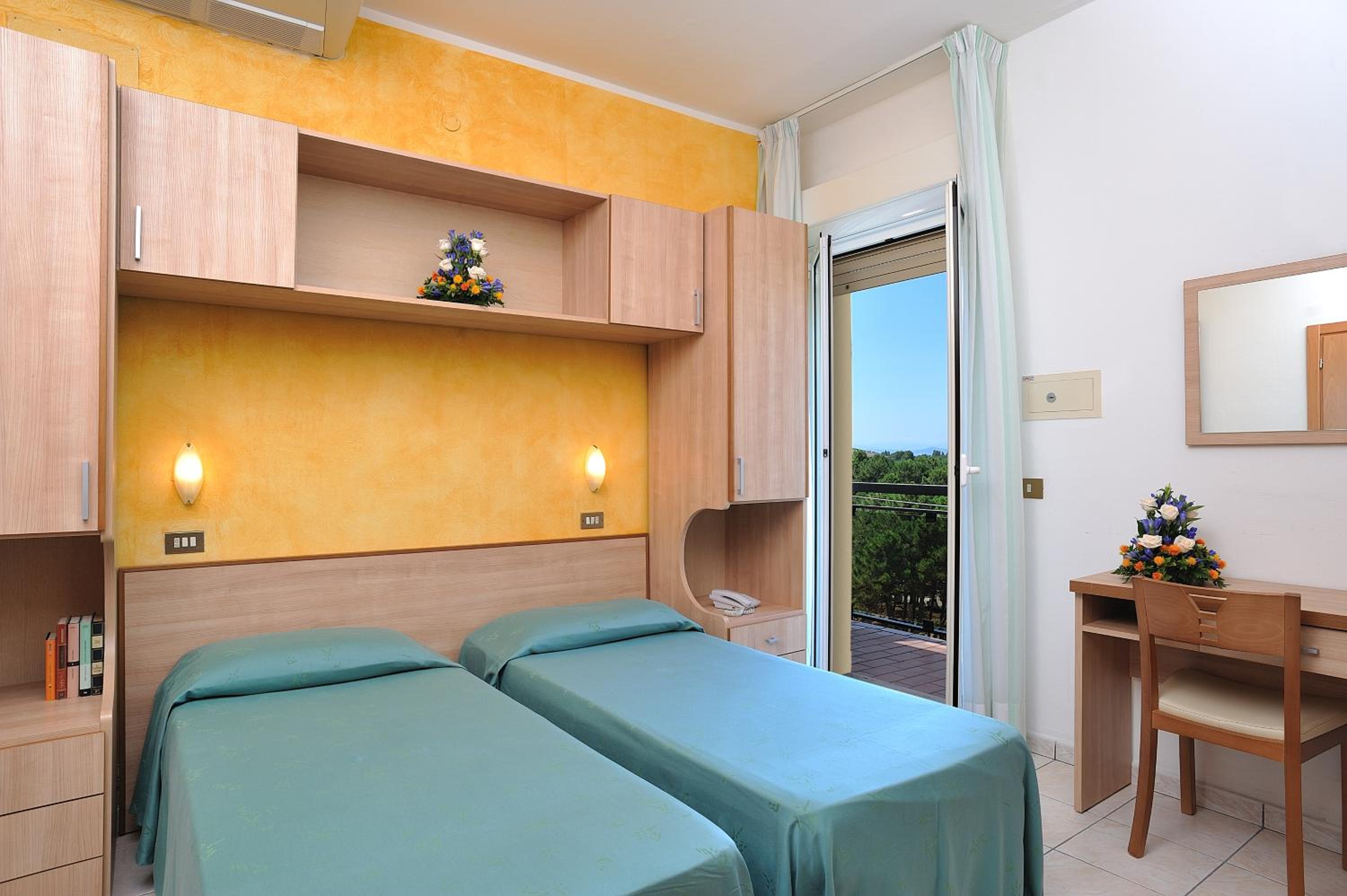 Double or Twin Room - Photo 4