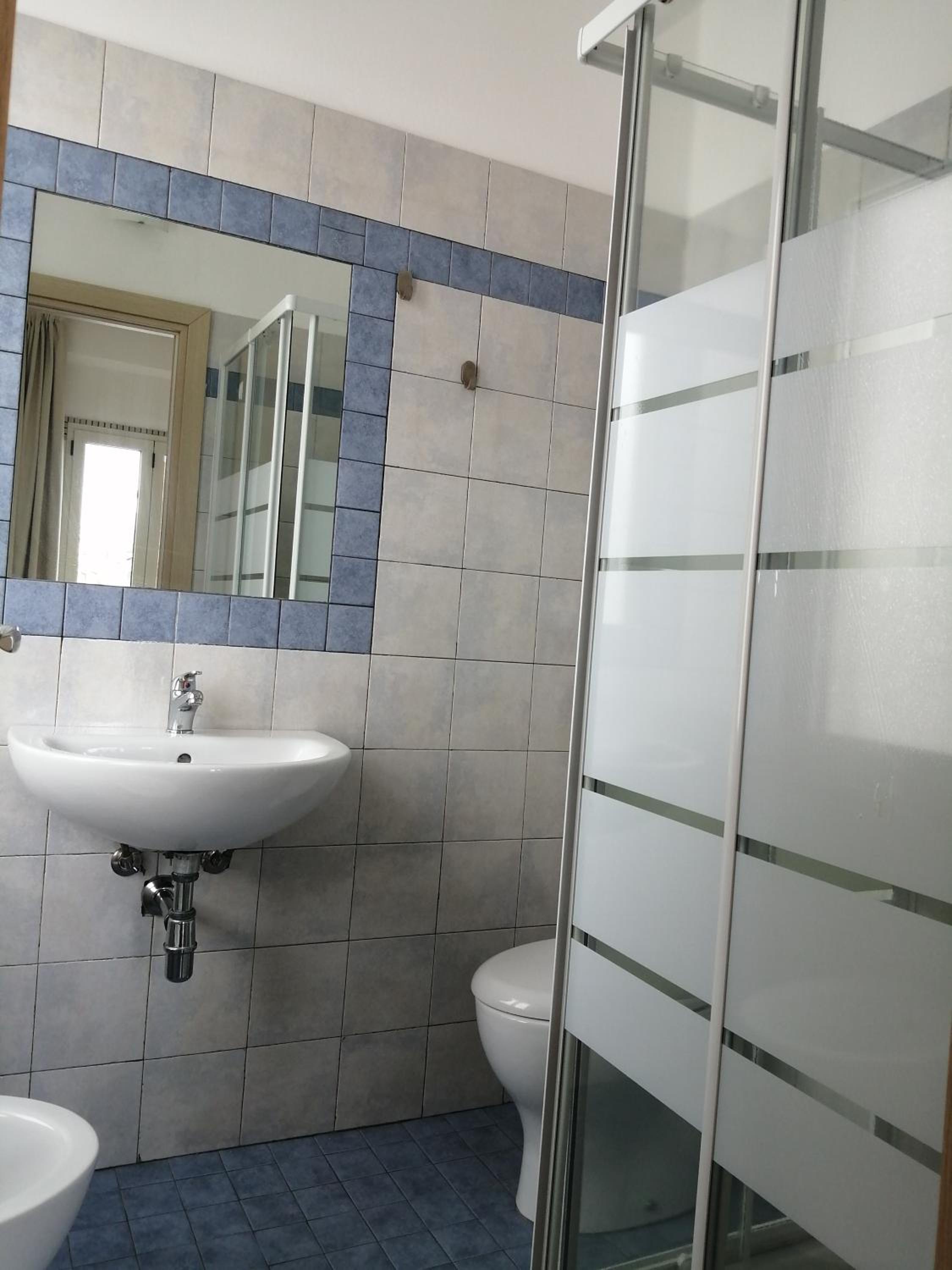 Double or Twin Room - Photo 9
