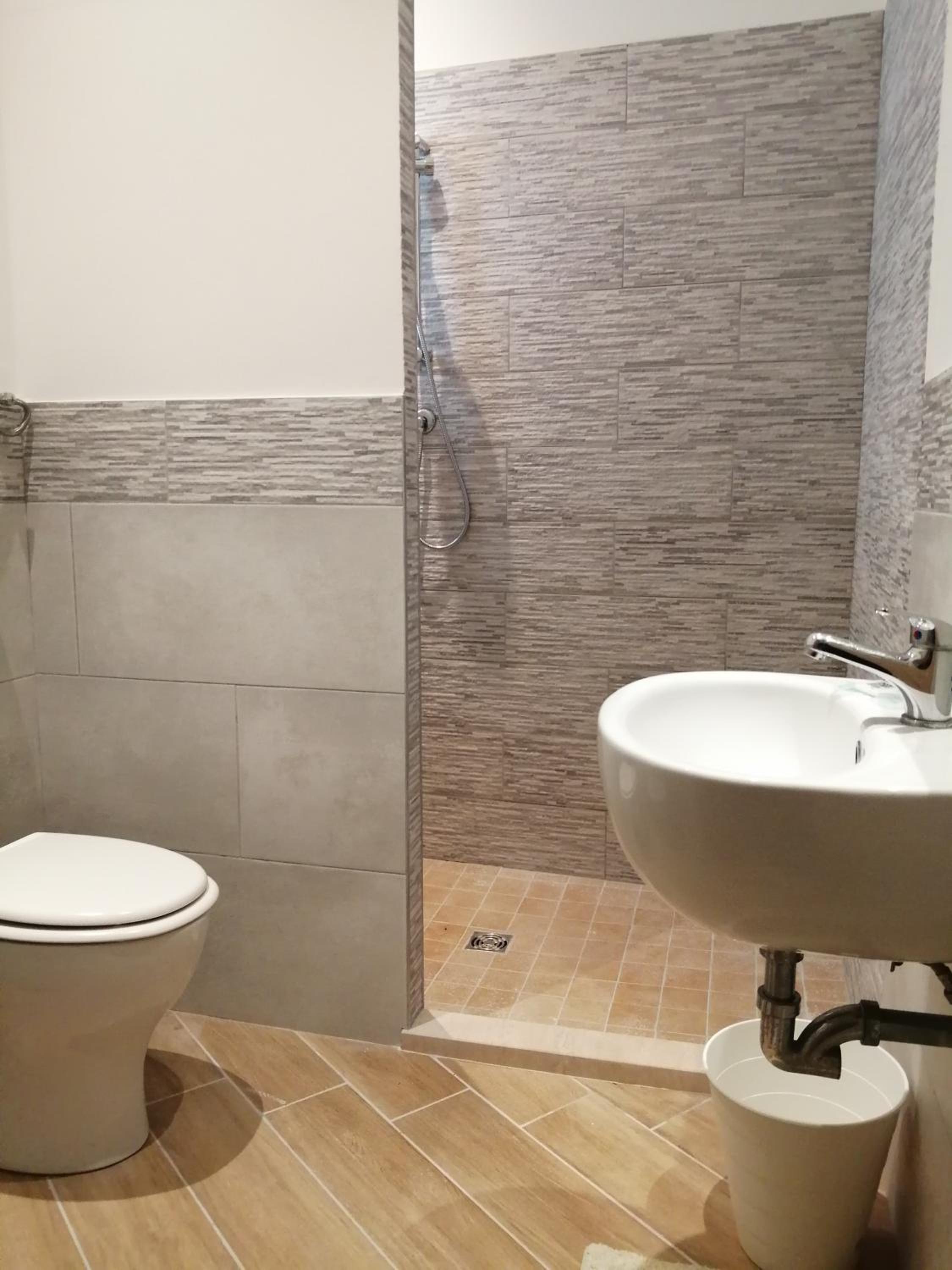 Double or Twin Room - Photo 12