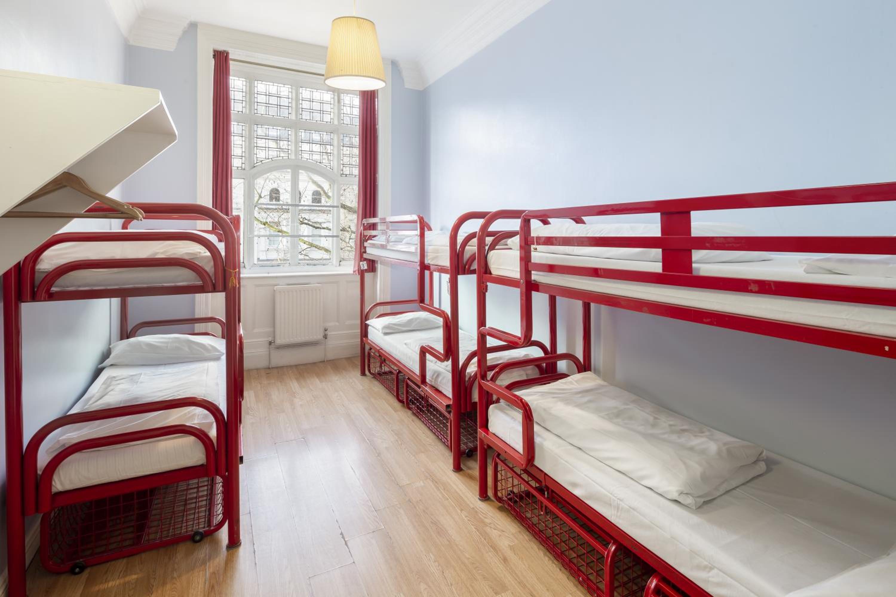 Bed in 6-Bed Mixed Dormitory Ensuite (18–40 years) photo 3