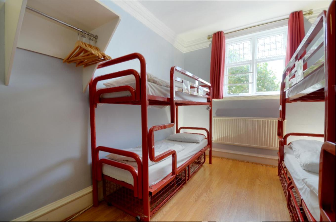 Bed in 6-Bed Mixed Dormitory Ensuite (18–40 years) photo 1