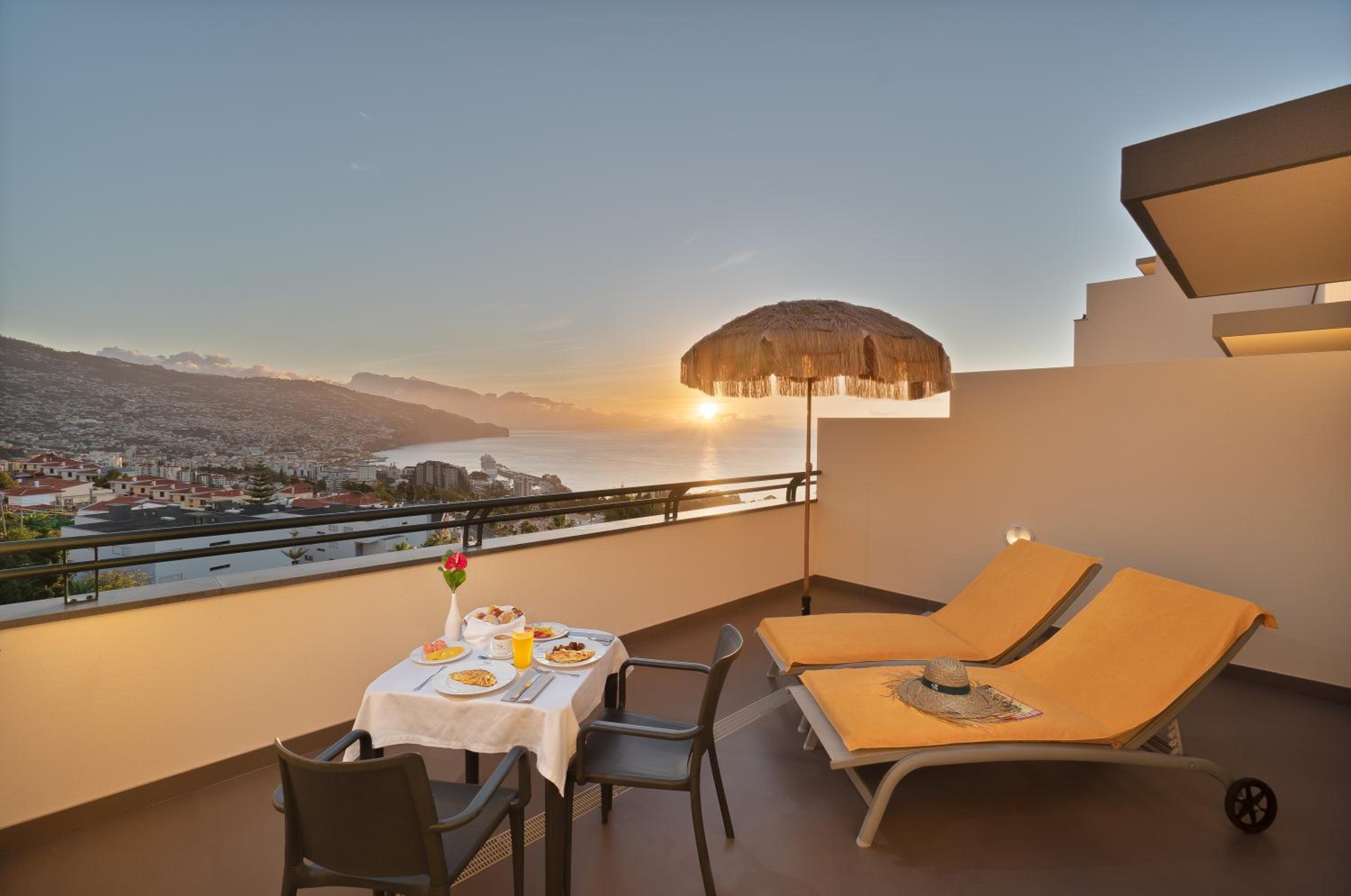 Superior Double or Twin Room with Sea View photo 2