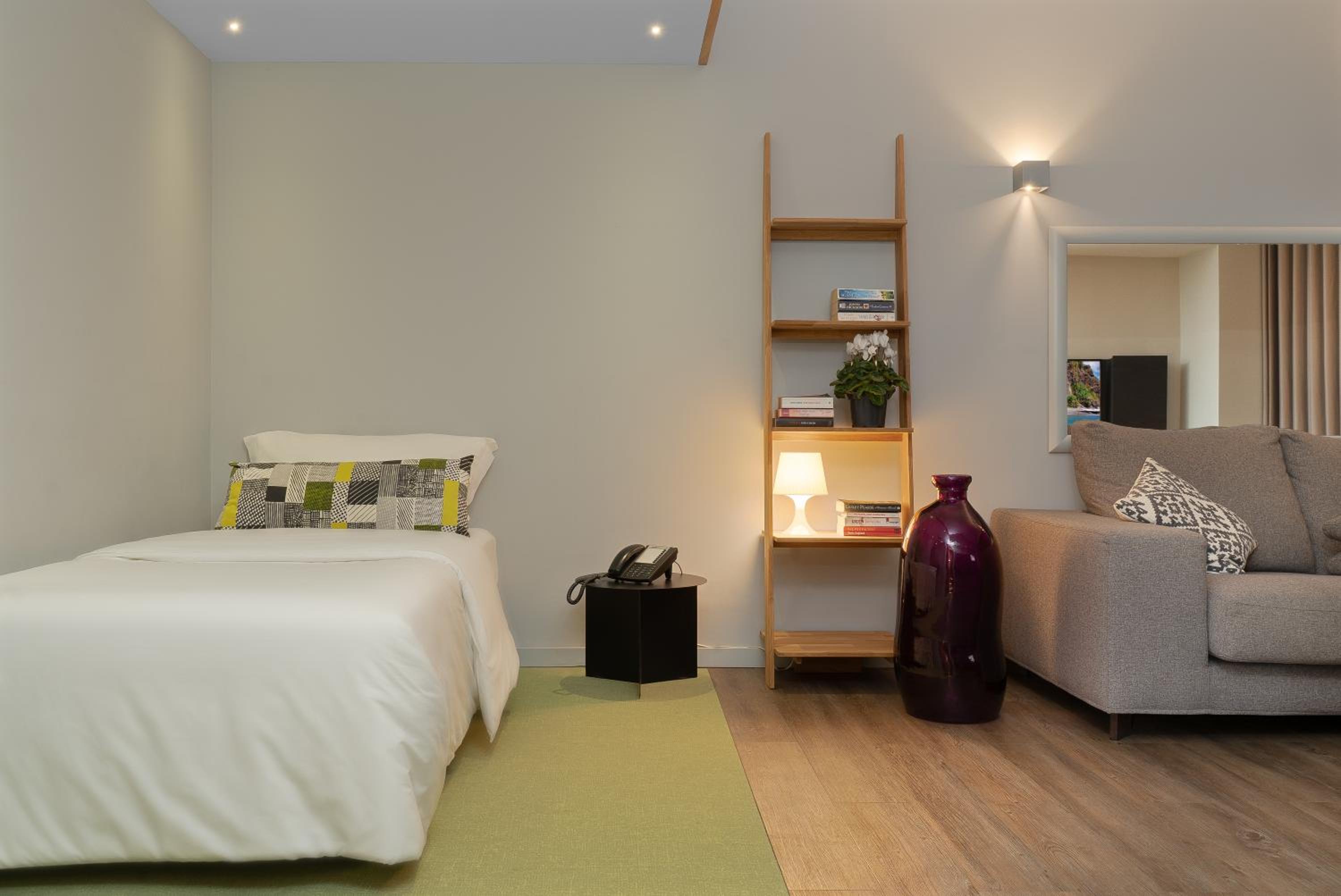 Suite - Photo 5