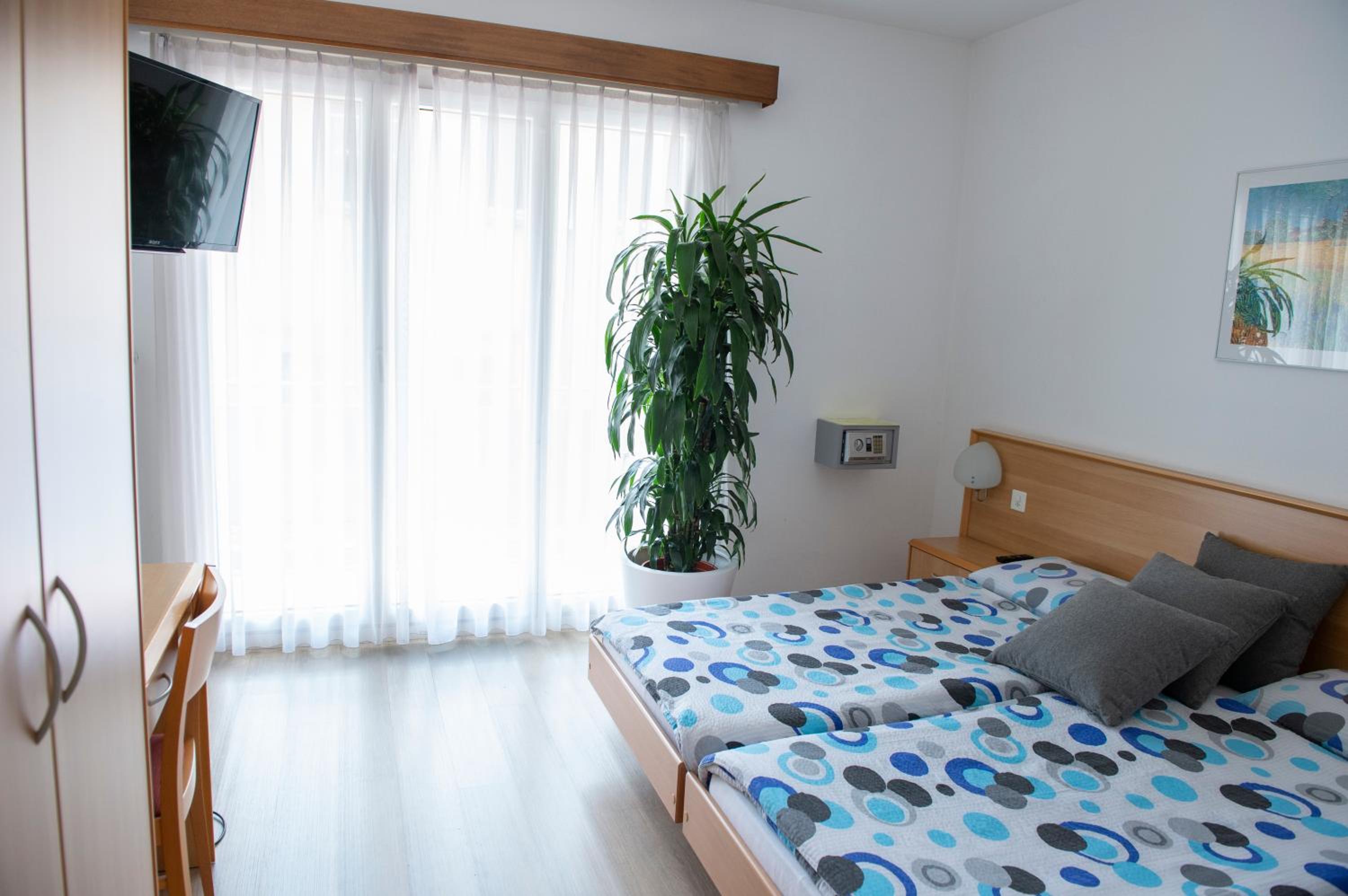 Double Room with Private Bathroom - Photo 4
