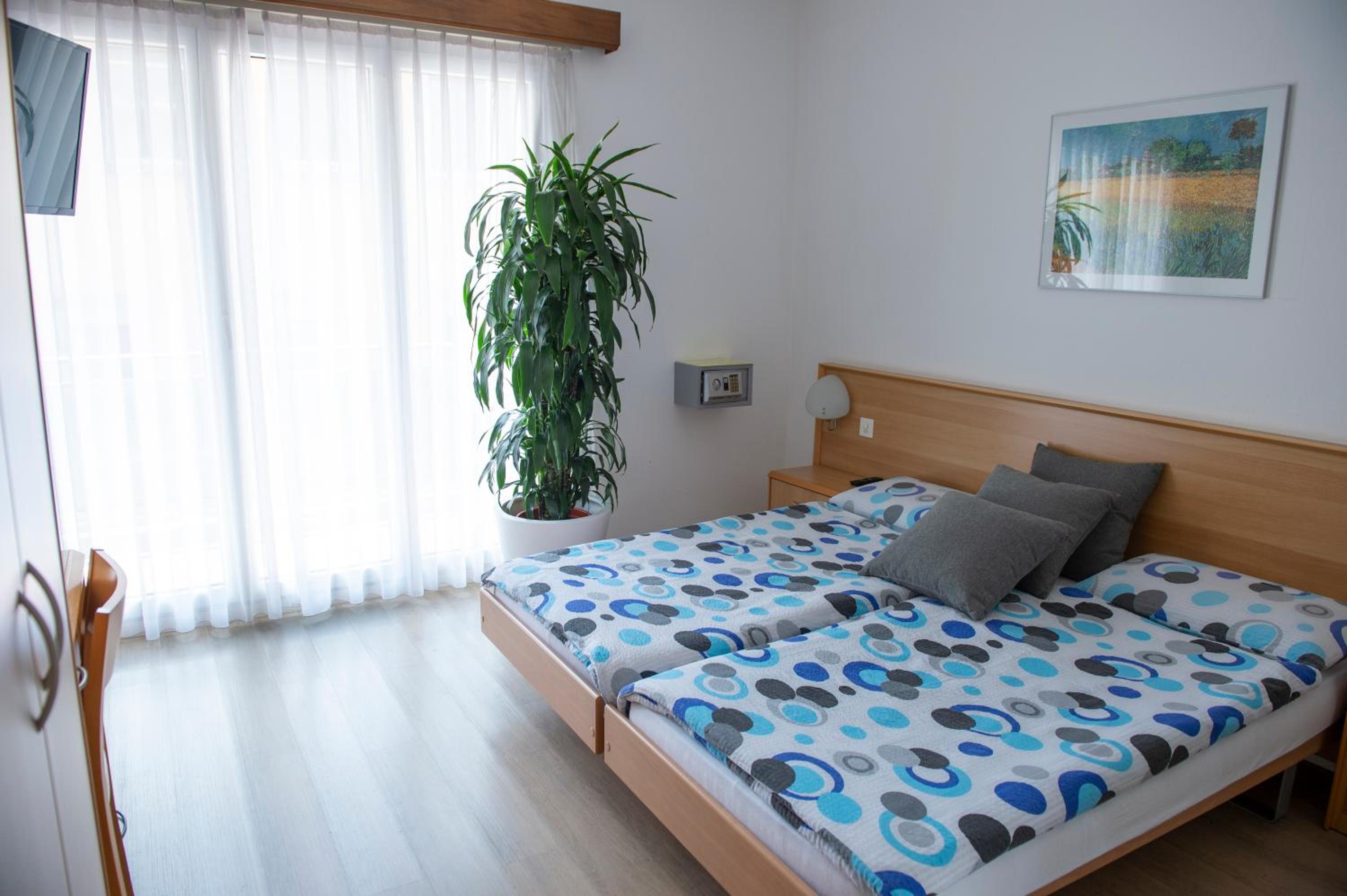 Double Room with Private Bathroom - Photo 6