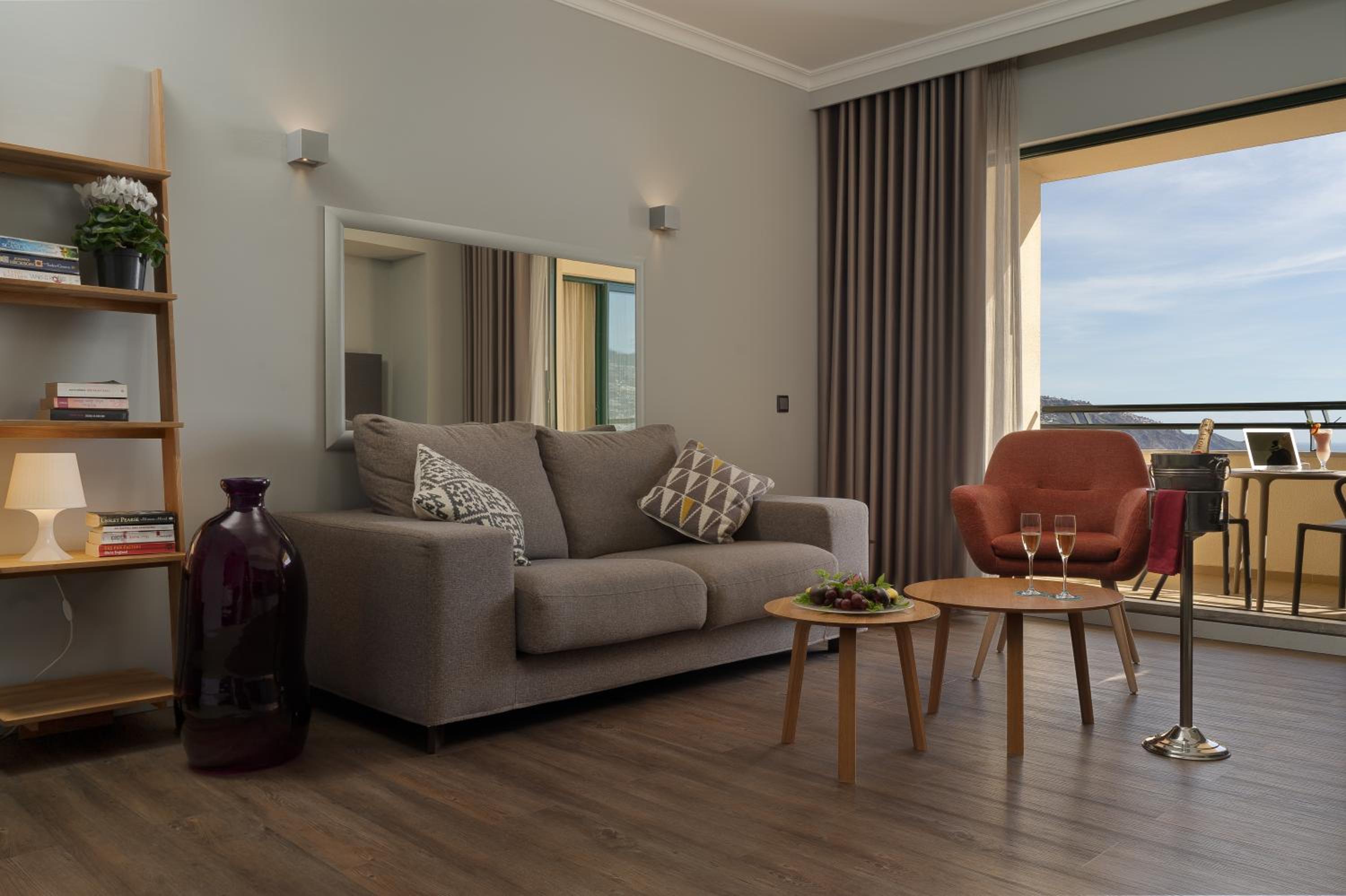 Suite - Photo 6
