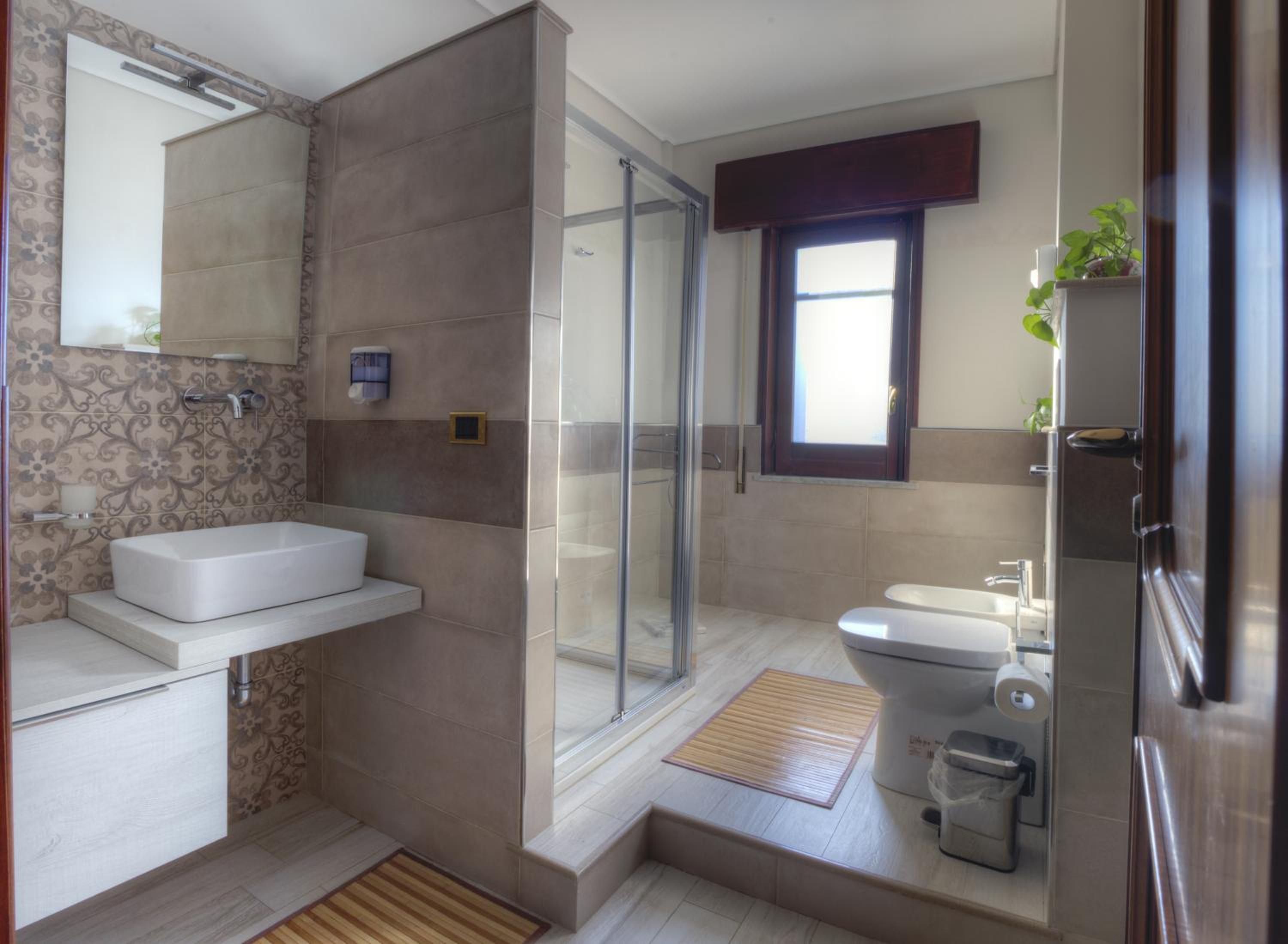 Deluxe Room (2 Adults + 1 Child) - Photo 31