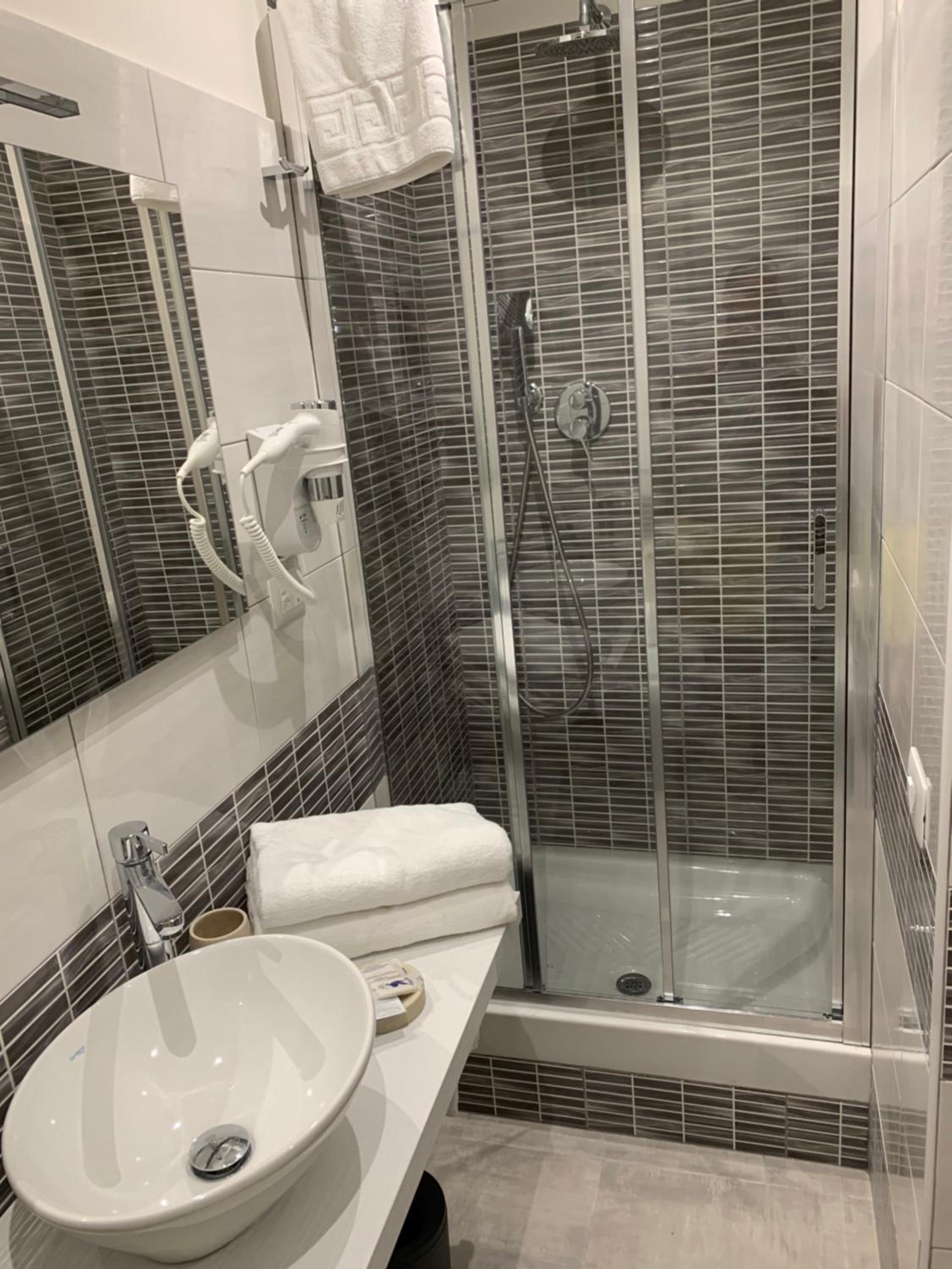 Superior Double or Twin Room - Photo 8
