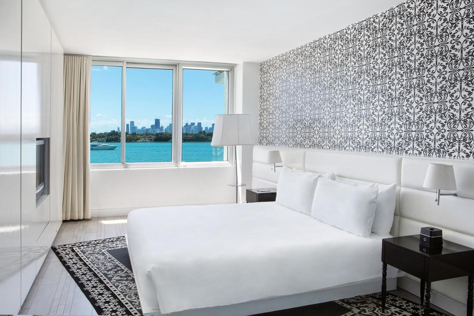 Bayview One Bedroom Suite with Balcony - Photo 9