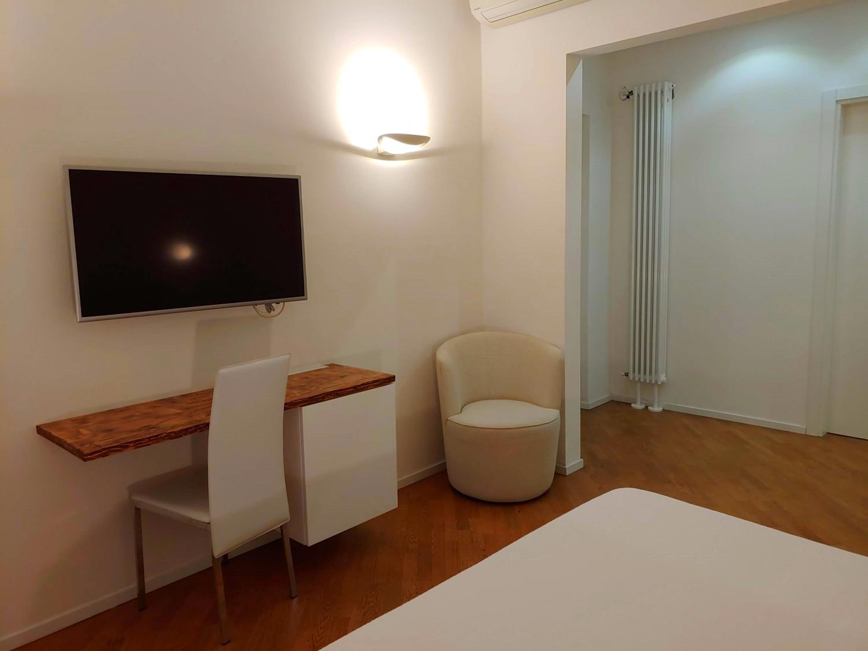 Junior Suite with Balcony photo 2