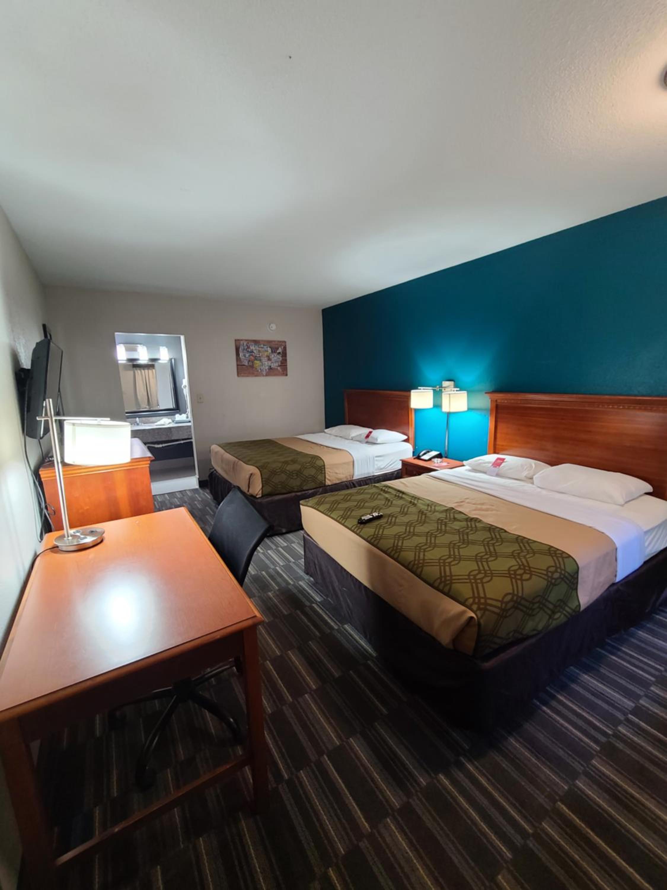 Queen Room with Two Queen Beds - Smoking