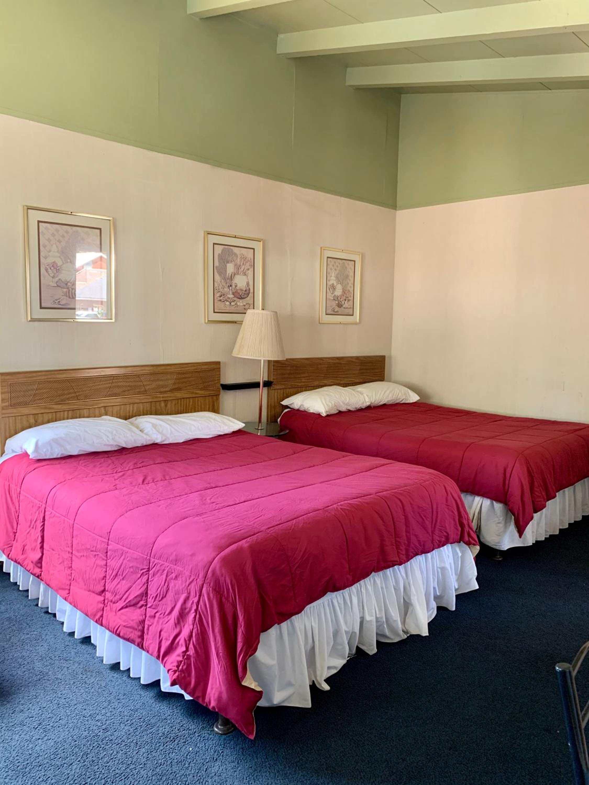 Double Room with Two Double Beds - Photo 10