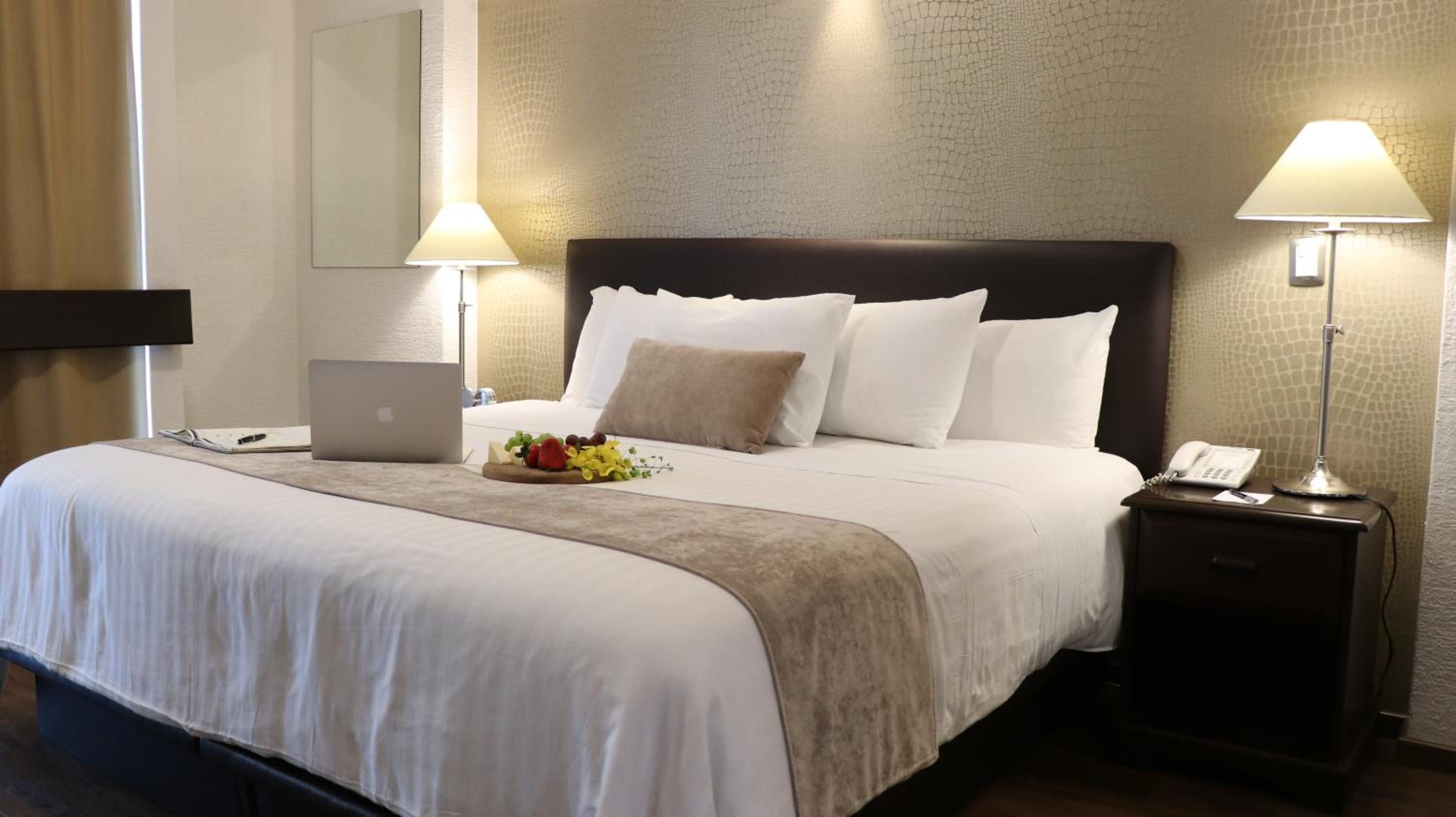 Superior Room with King Size bed - Photo 13